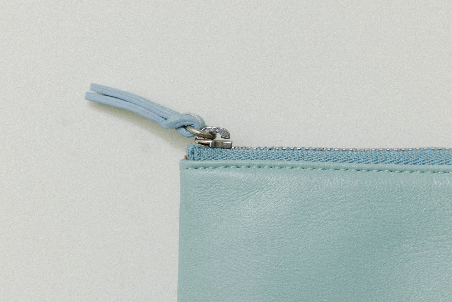 POCHETTE LISSE SKY BLUE
