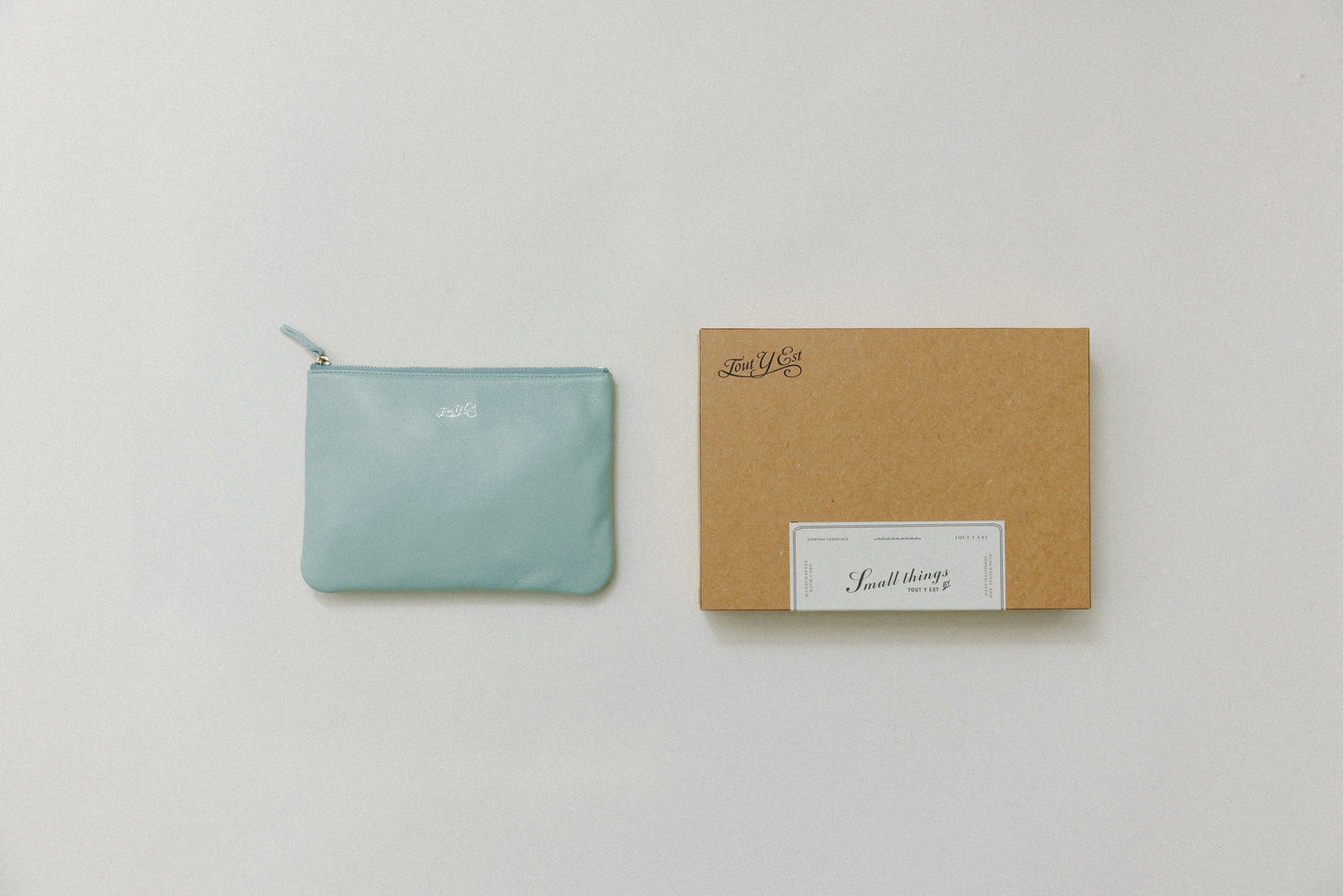 POCHETTE LISSE SKY BLUE