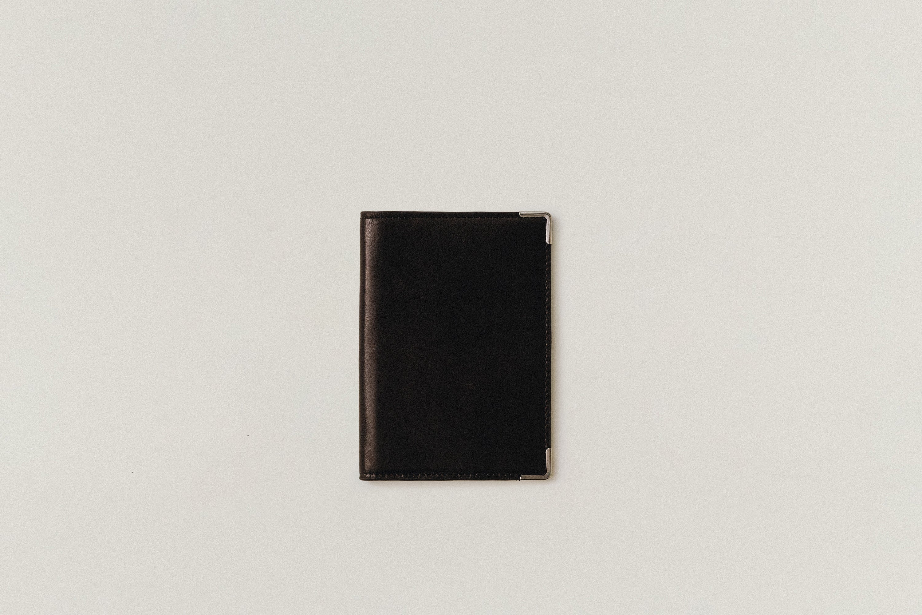 TOUT Y EST トラベルカバー パスポートケース VOYAGE COUVERTURE BROWN – TOUT Y EST JP