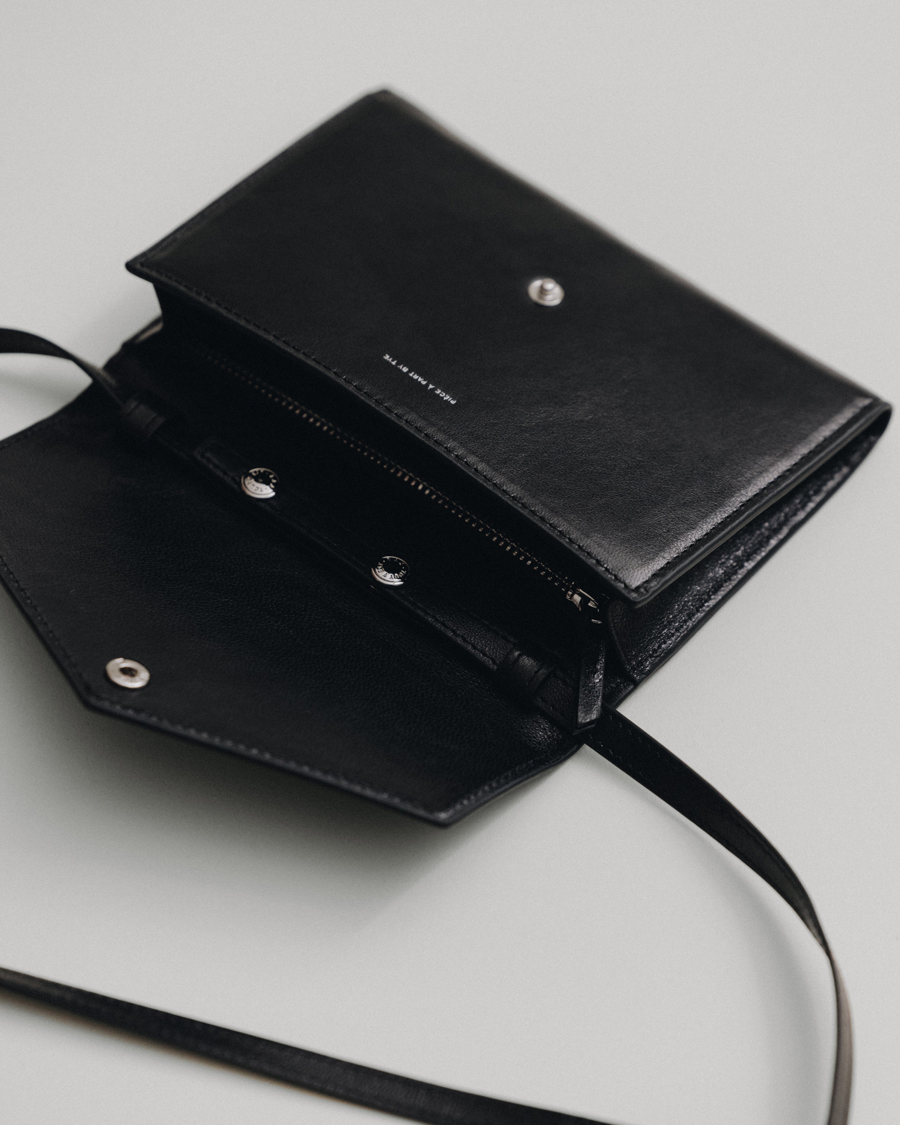 VOYAGE EPAULE BLACK – TOUT Y EST JP