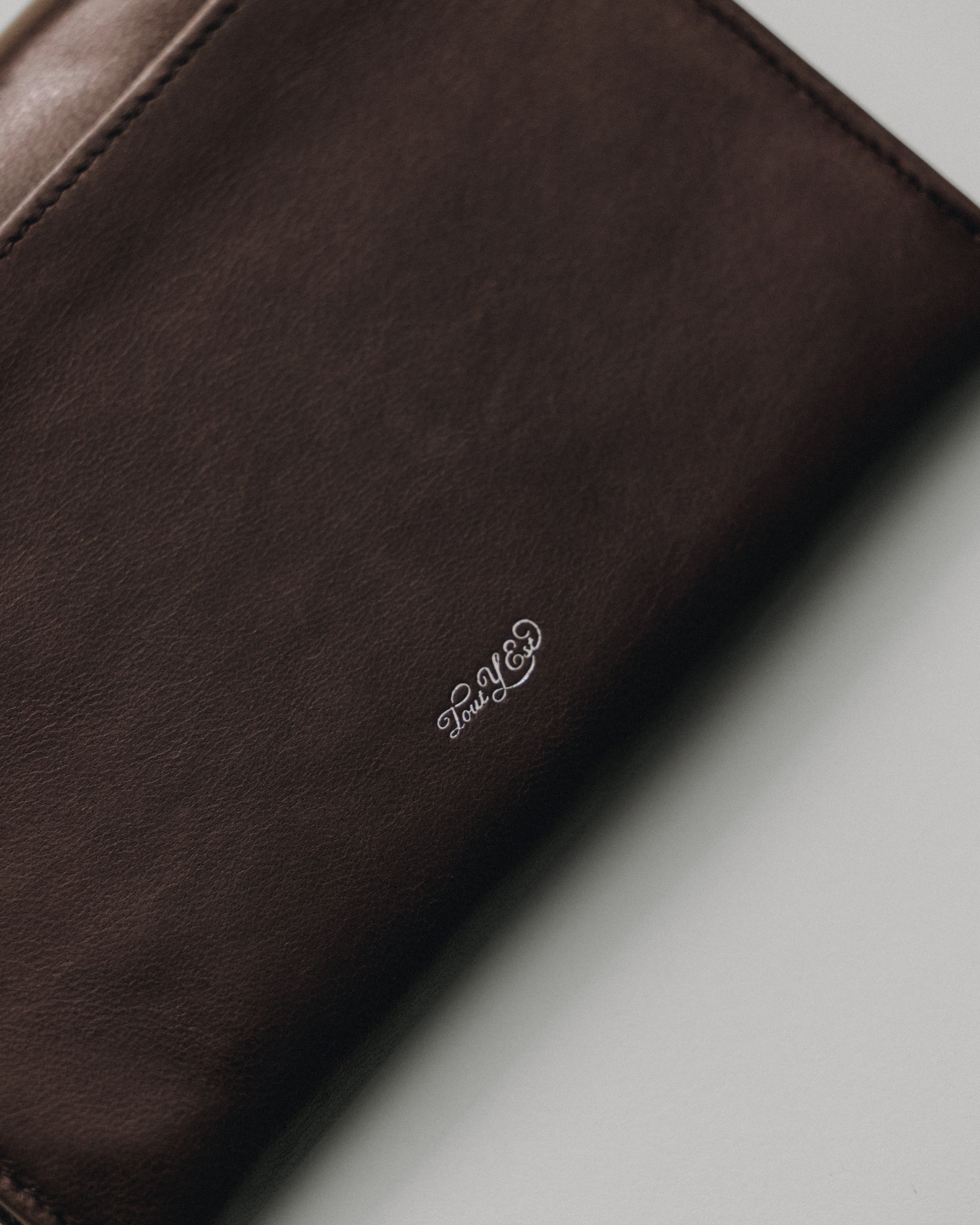 VOYAGE EPAULE BROWN – TOUT Y EST JP