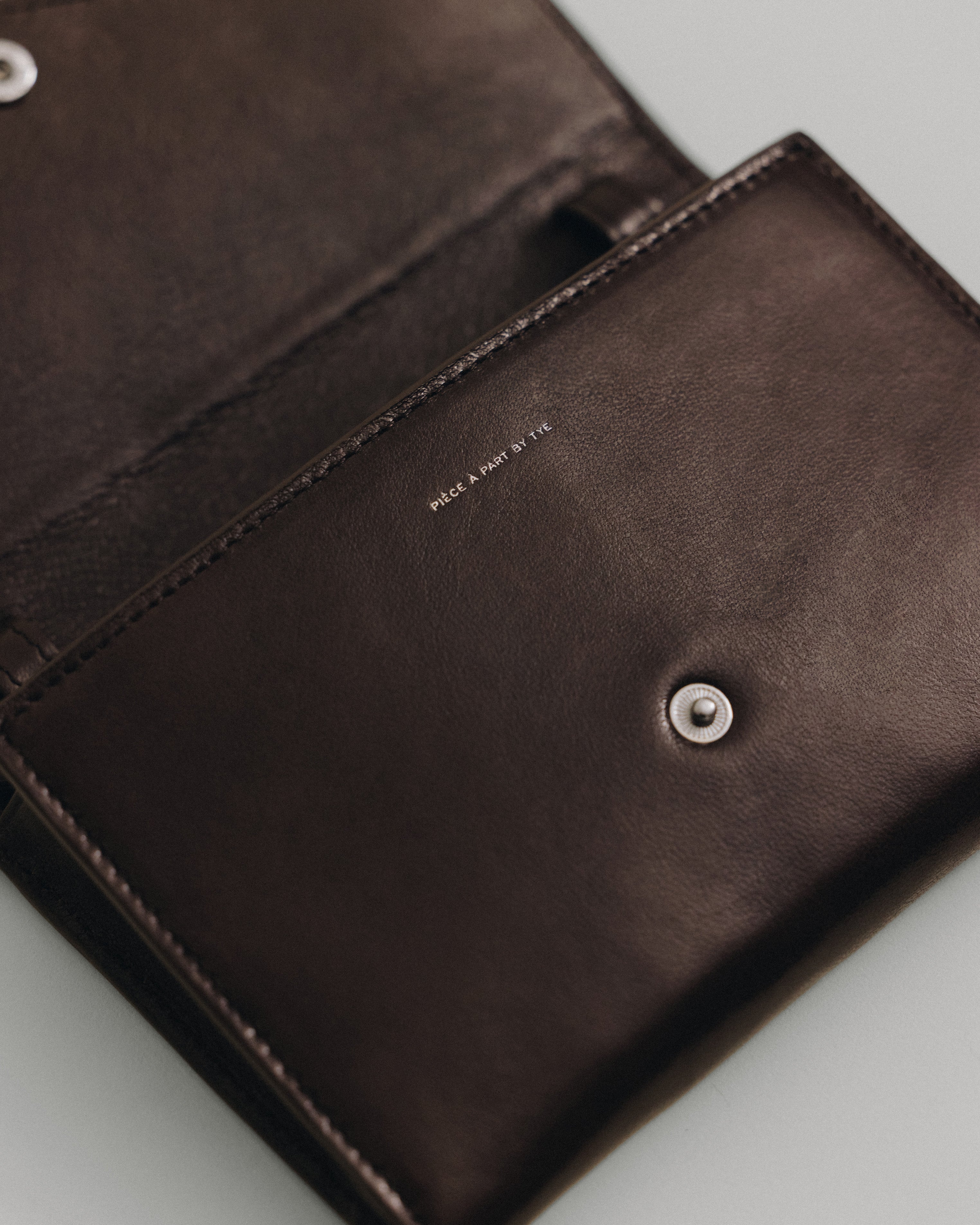 VOYAGE EPAULE BROWN – TOUT Y EST JP