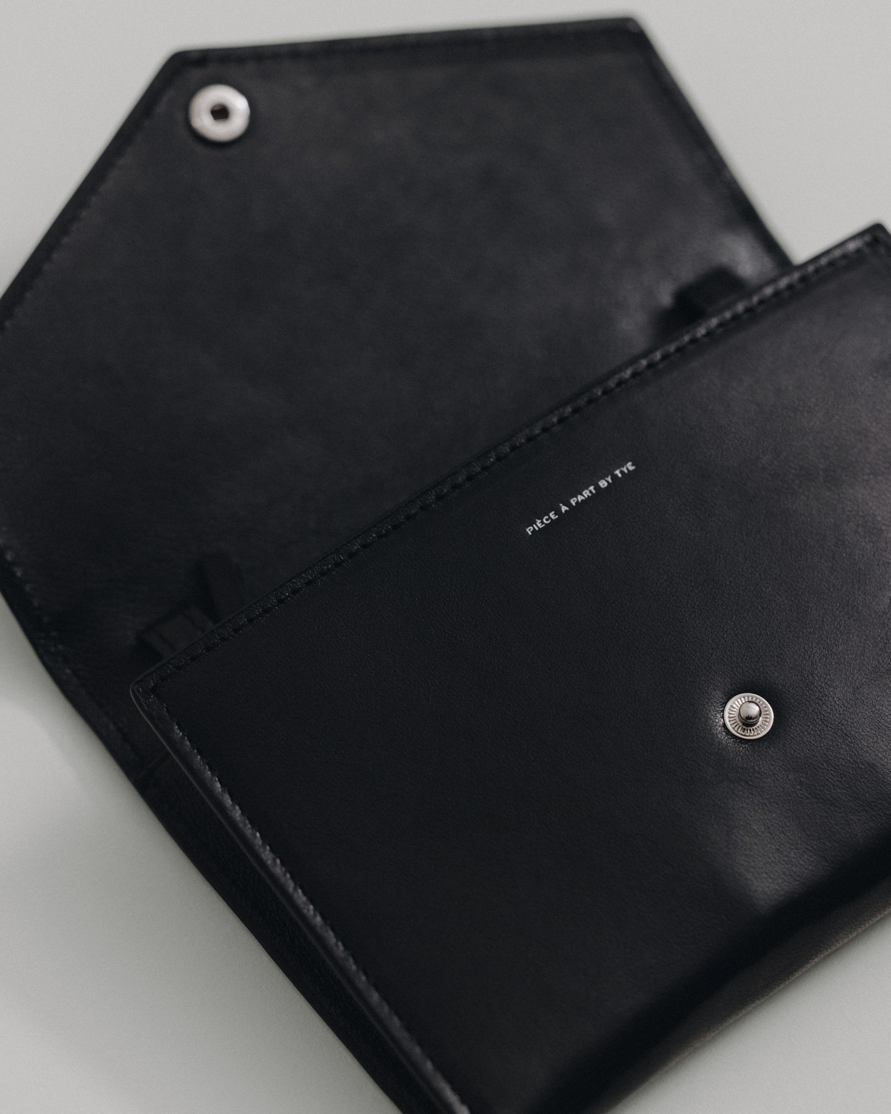 VOYAGE EPAULE BLACK – TOUT Y EST JP