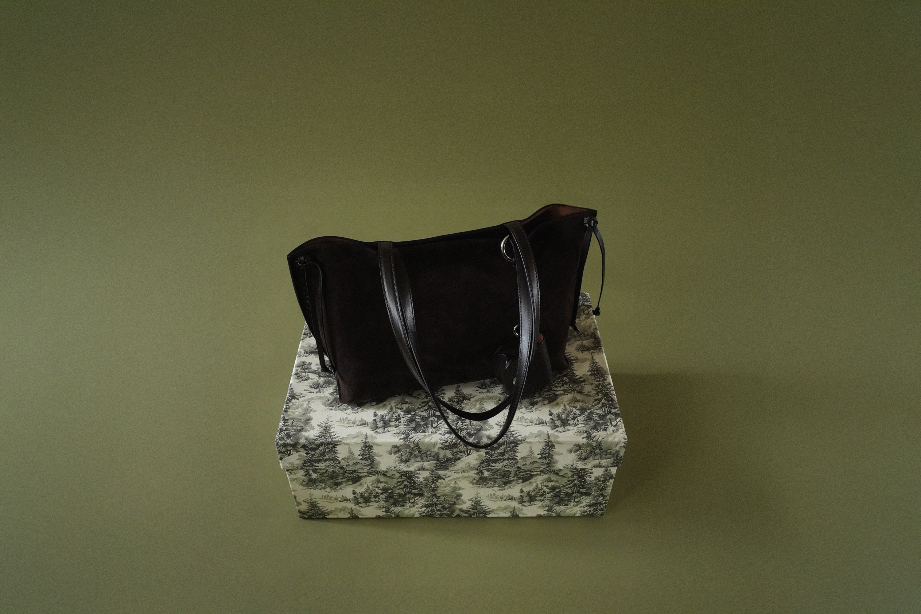 【TOUT Y EST】パラレルバッグ ブラック 新品未使用品 BAGS – TOUT Y EST JP