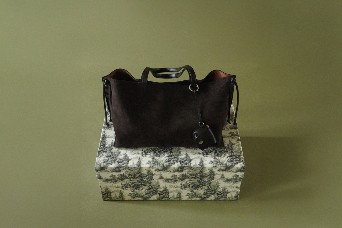 SAC TRESSÉ SUEDE BROWN – TOUT Y EST JP