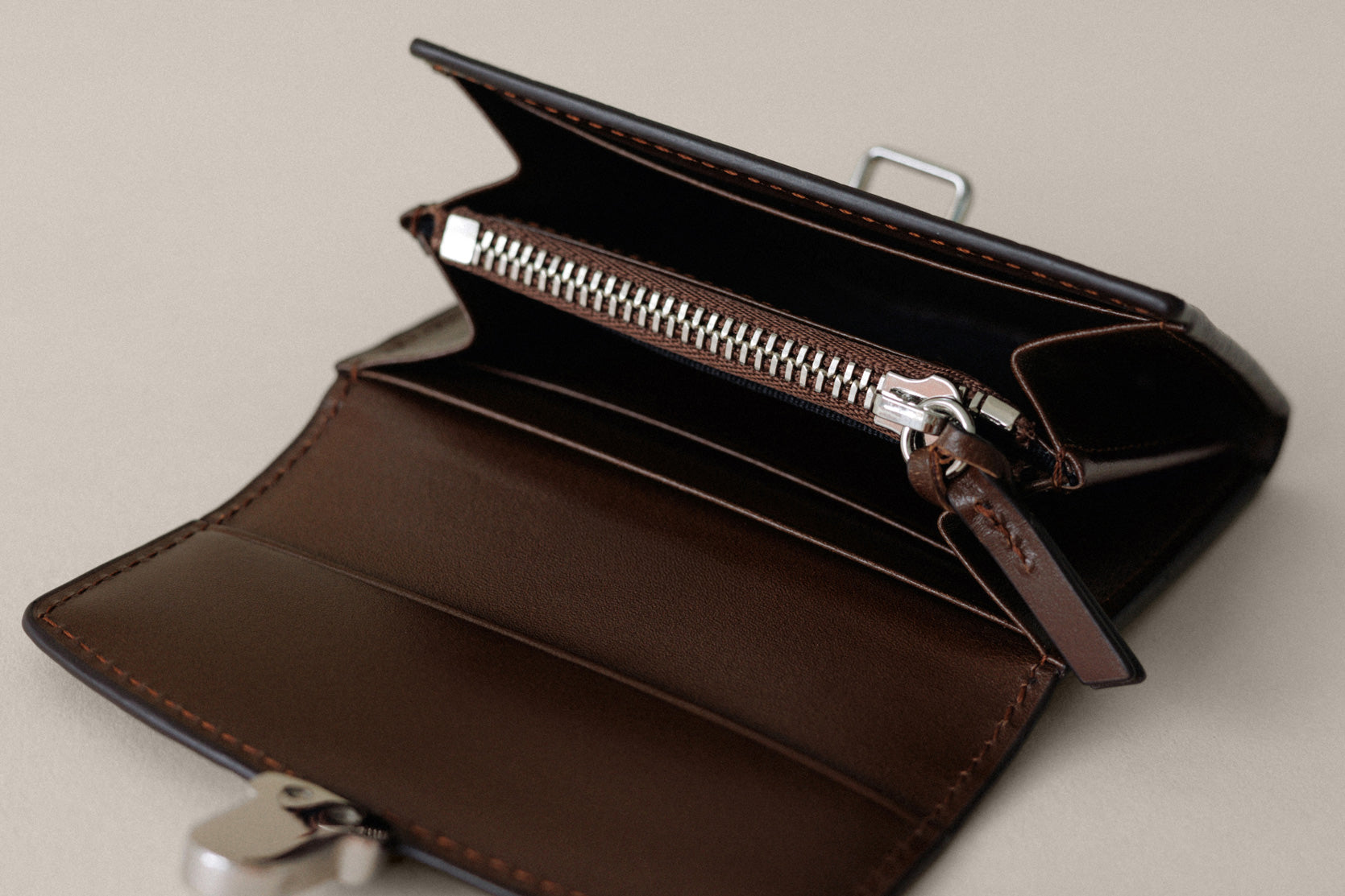 PORTE CARTES LOQUET CROCO BROWN – TOUT Y EST JP