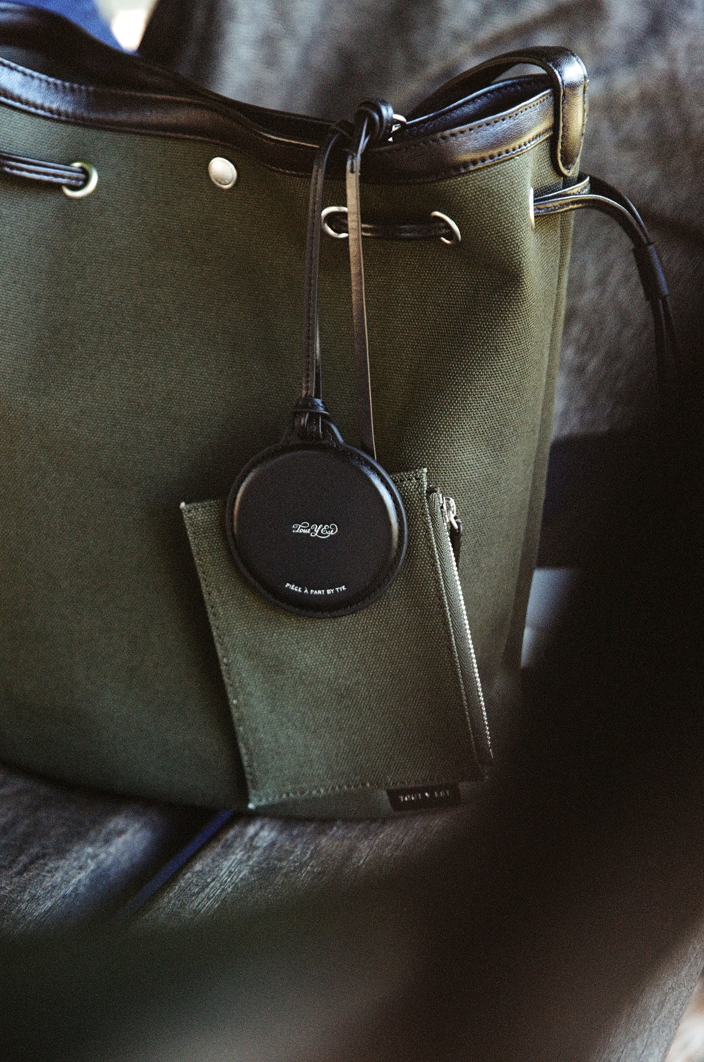 MIROIR PENDENTIF BLACK