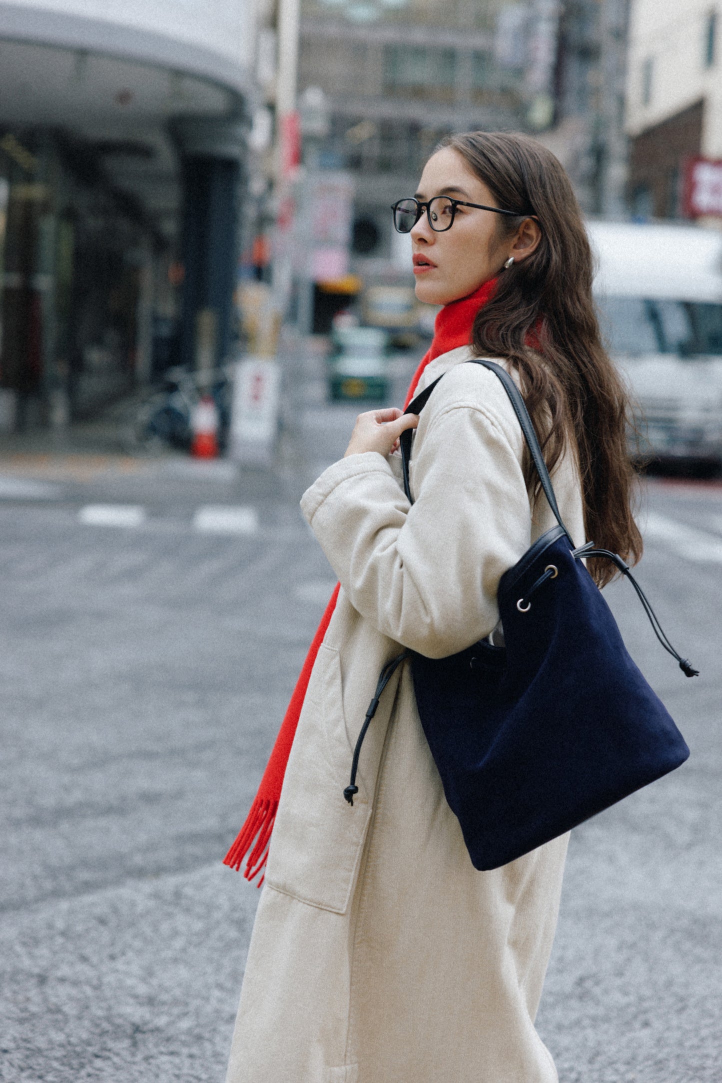 SAC COQUILLE BUCKET SUEDE NAVY
