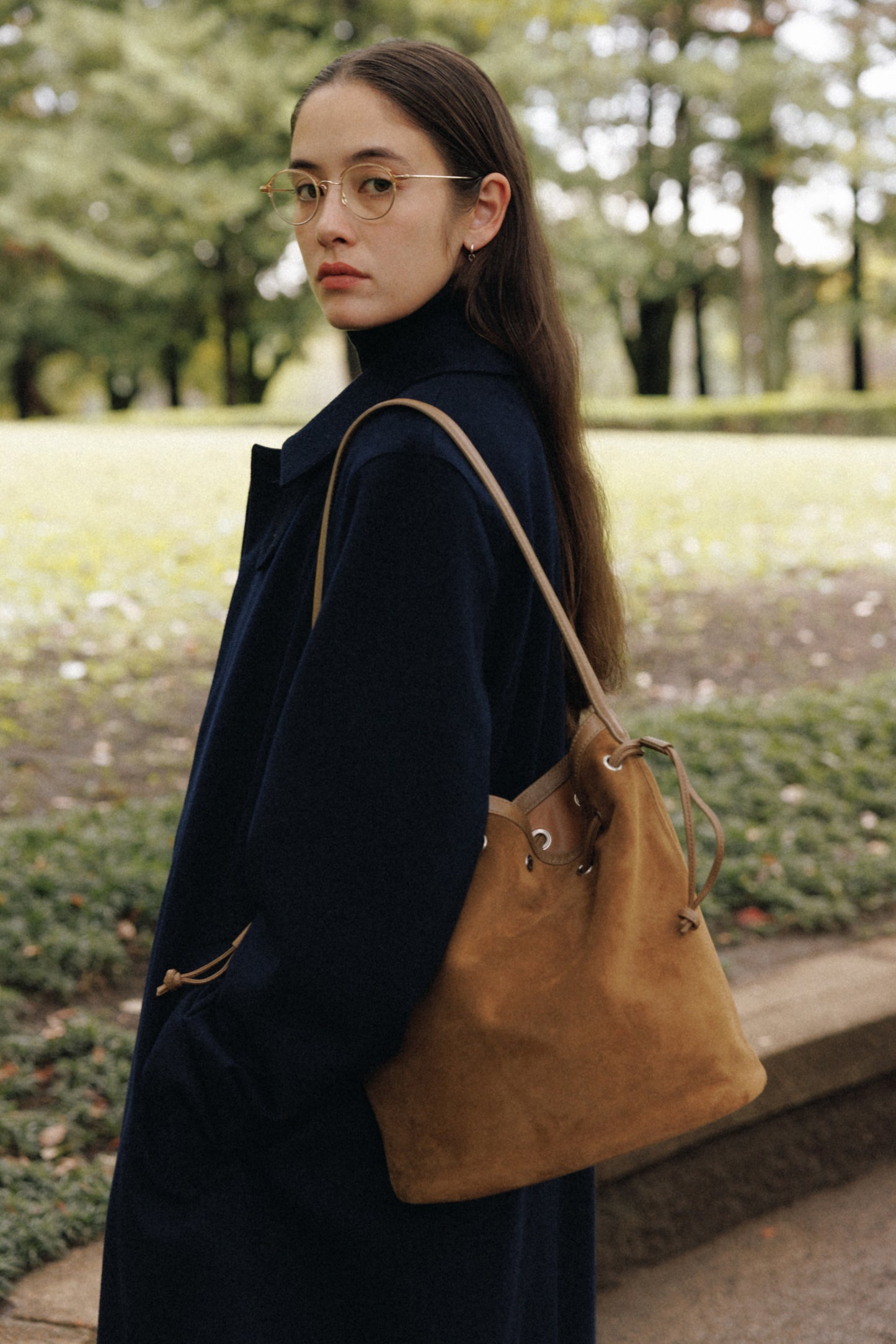 SAC COQUILLE BUCKET SUEDE BEIGE