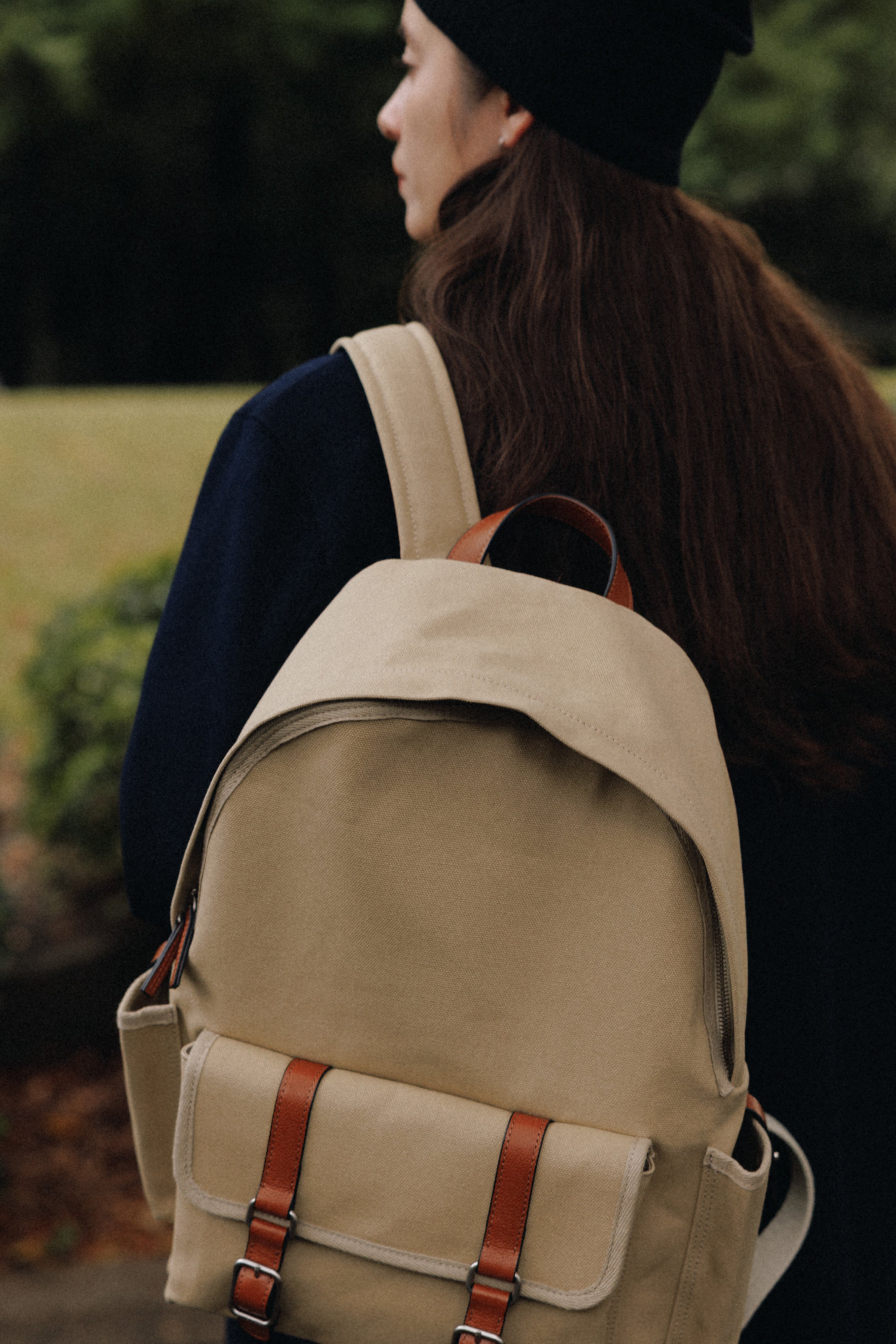 TOUT Y EST Sacベージュ ショルダーバッグ レザーストラップ SAC À DOS BOUT BEIGE – TOUT Y EST JP