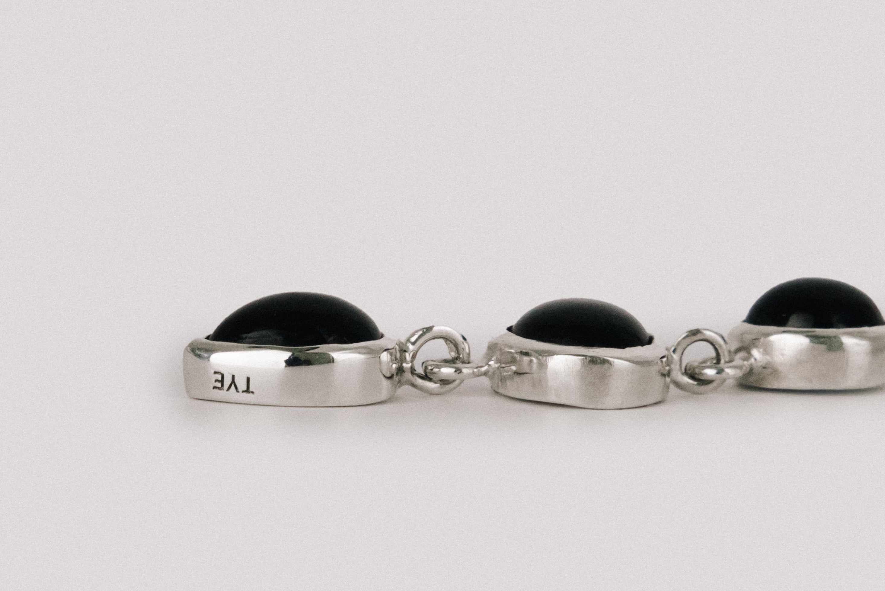 ピアス TOUT Y EST EARRINGS TRIO NOIR RM5B0182 EARRINGS TRIO NOIR – TOUT Y EST JP