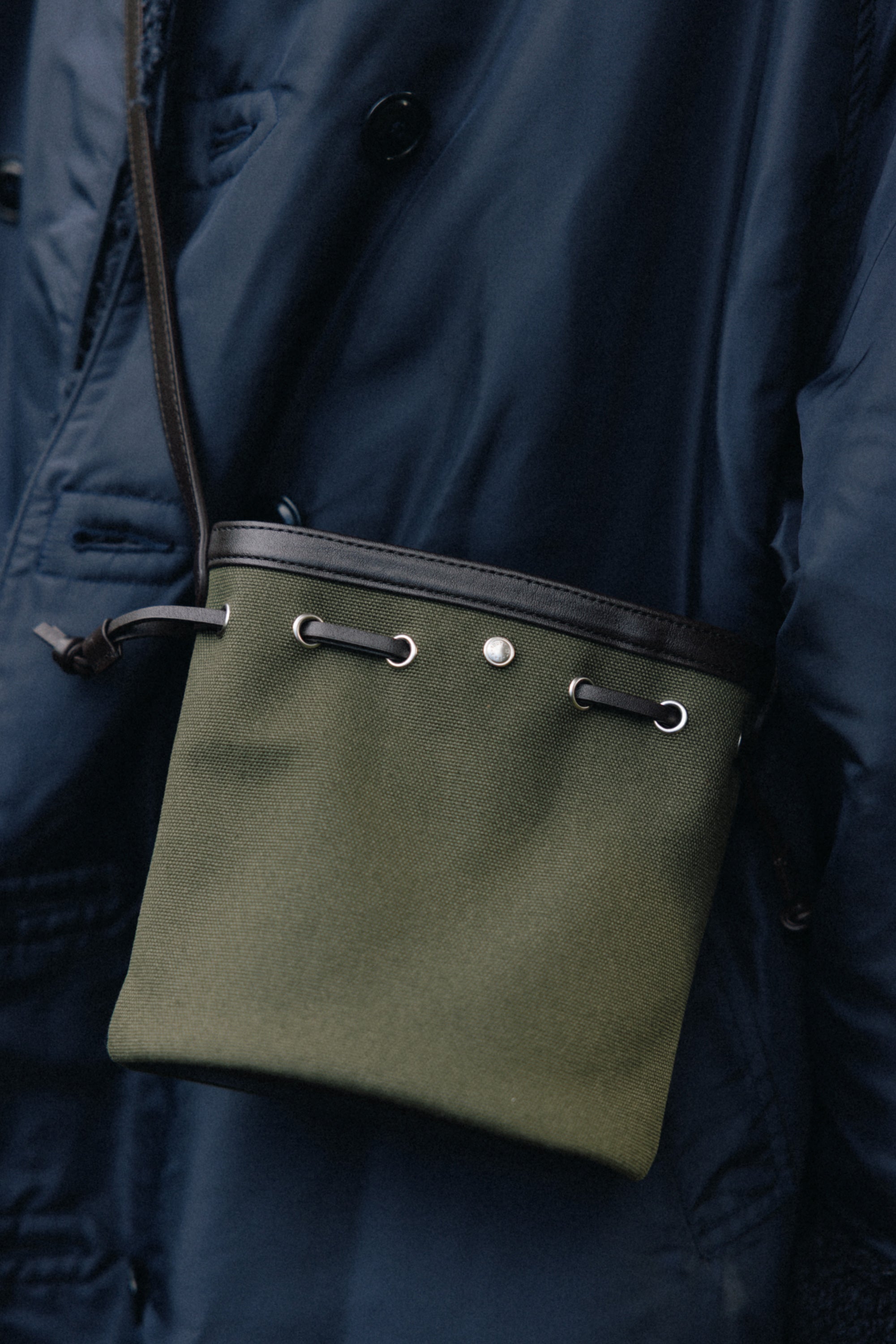 SAC COQUILLE BUCKET MINI KHAKI – TOUT Y EST JP