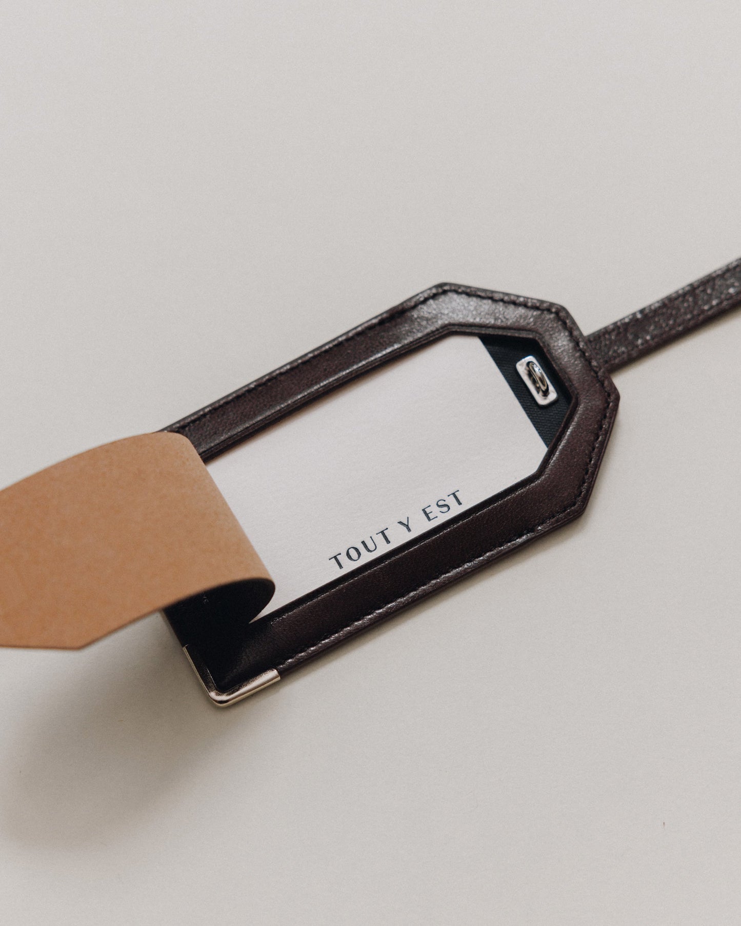 VOYAGE ÉTIQUETTE BROWN