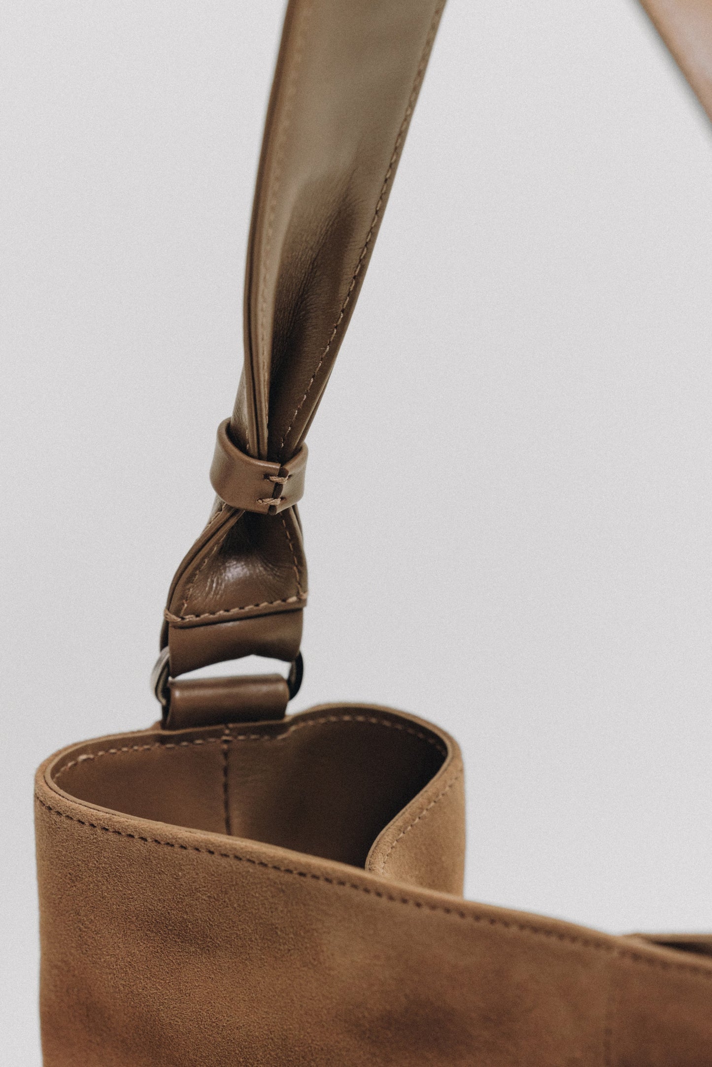 SAC NACELLE SUEDE CAMEL