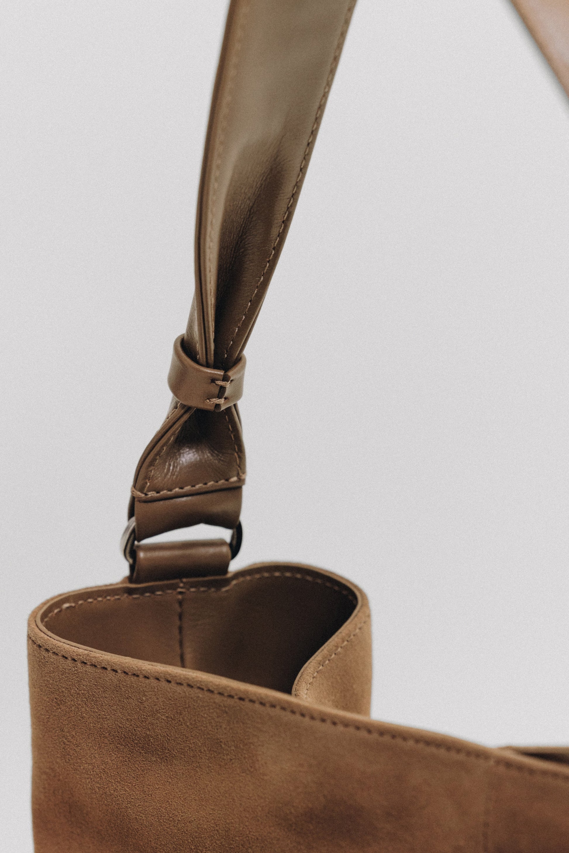 SAC NACELLE SUEDE CAMEL