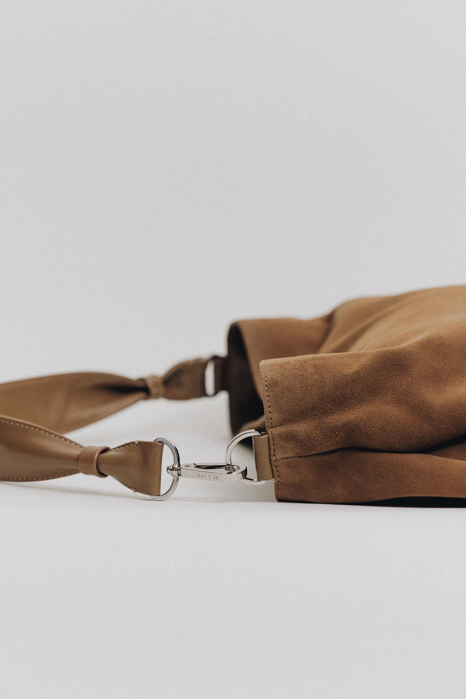 SAC NACELLE SUEDE CAMEL