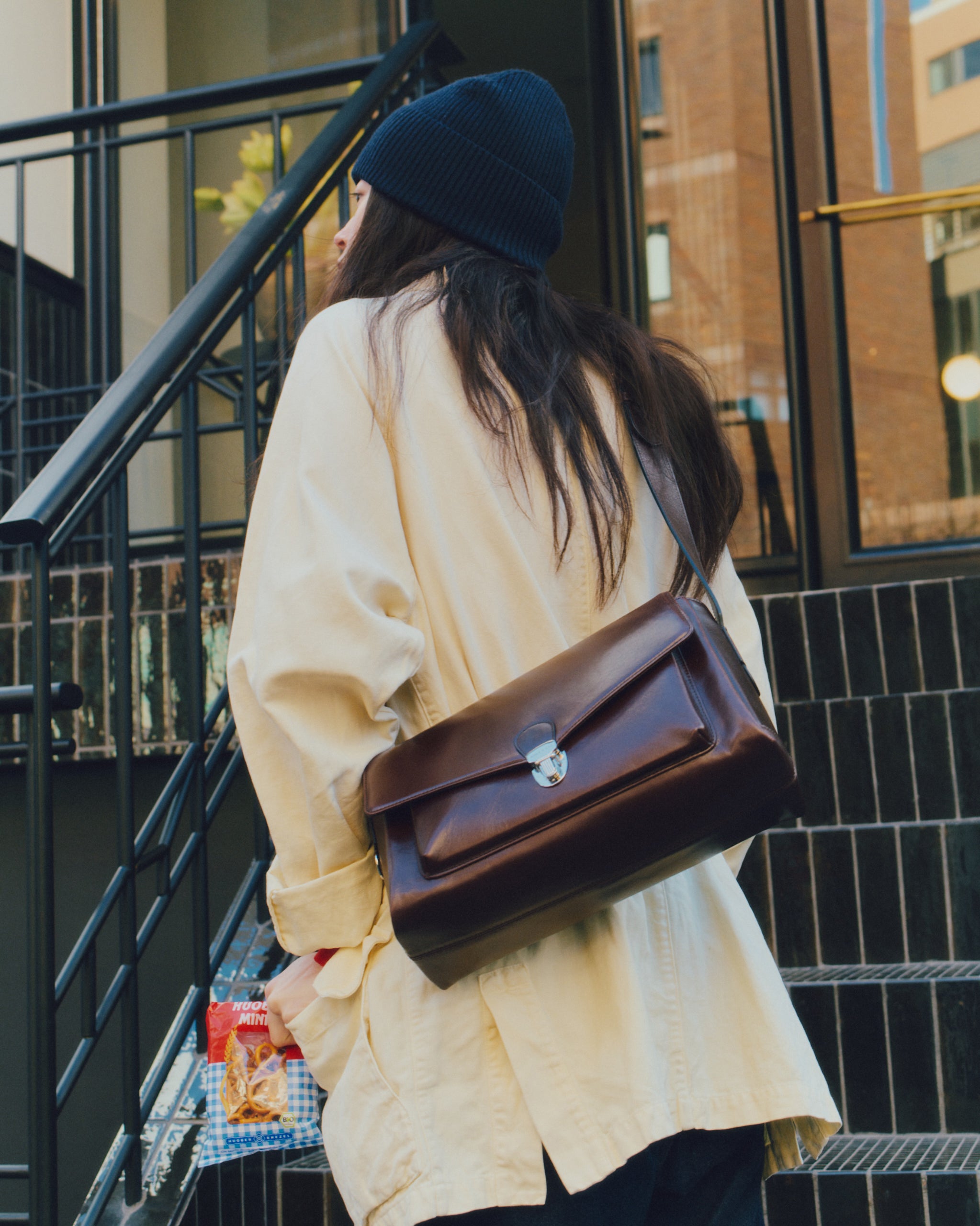 SAC VOLET BROWN – TOUT Y EST JP