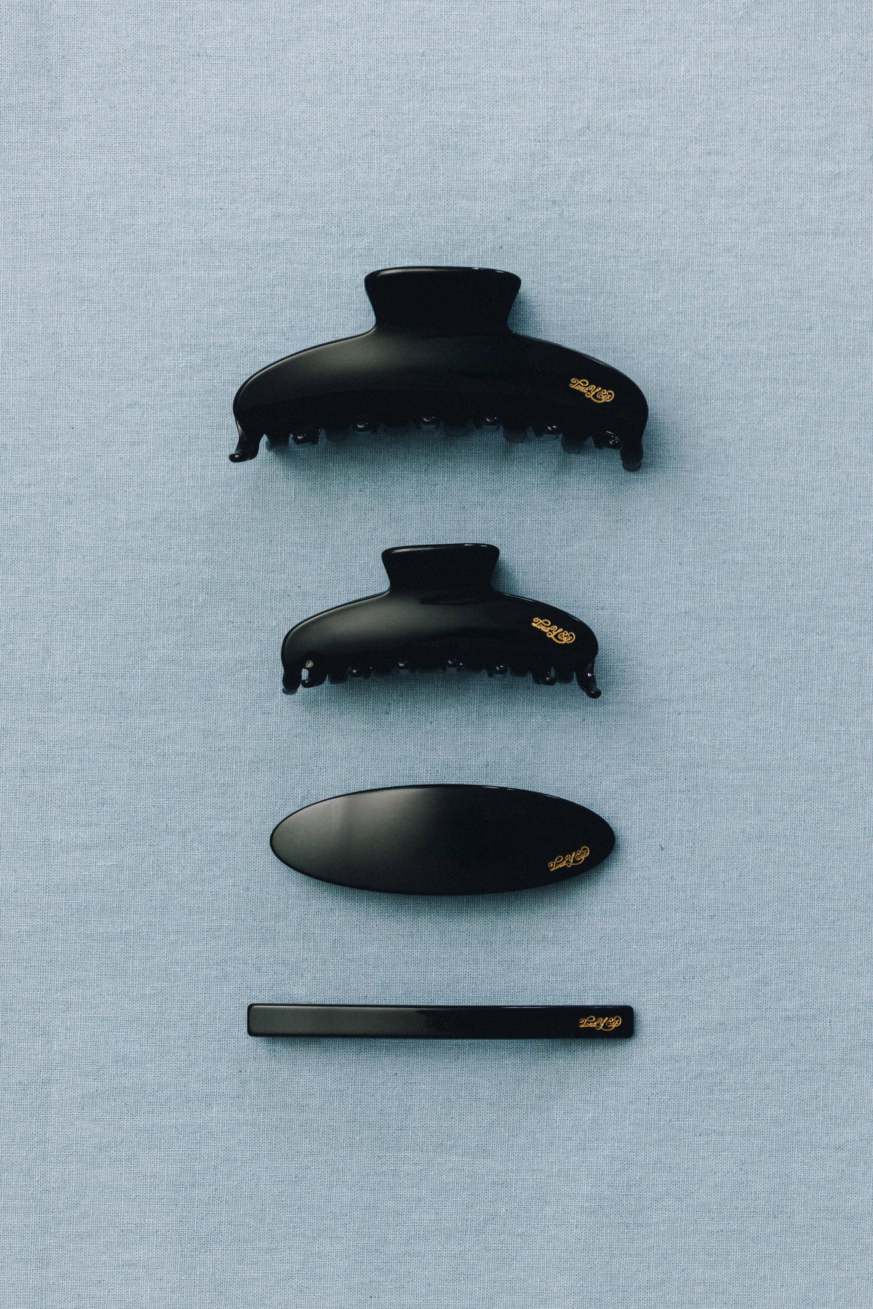 BARRETTE OVALE BLACK – TOUT Y EST JP
