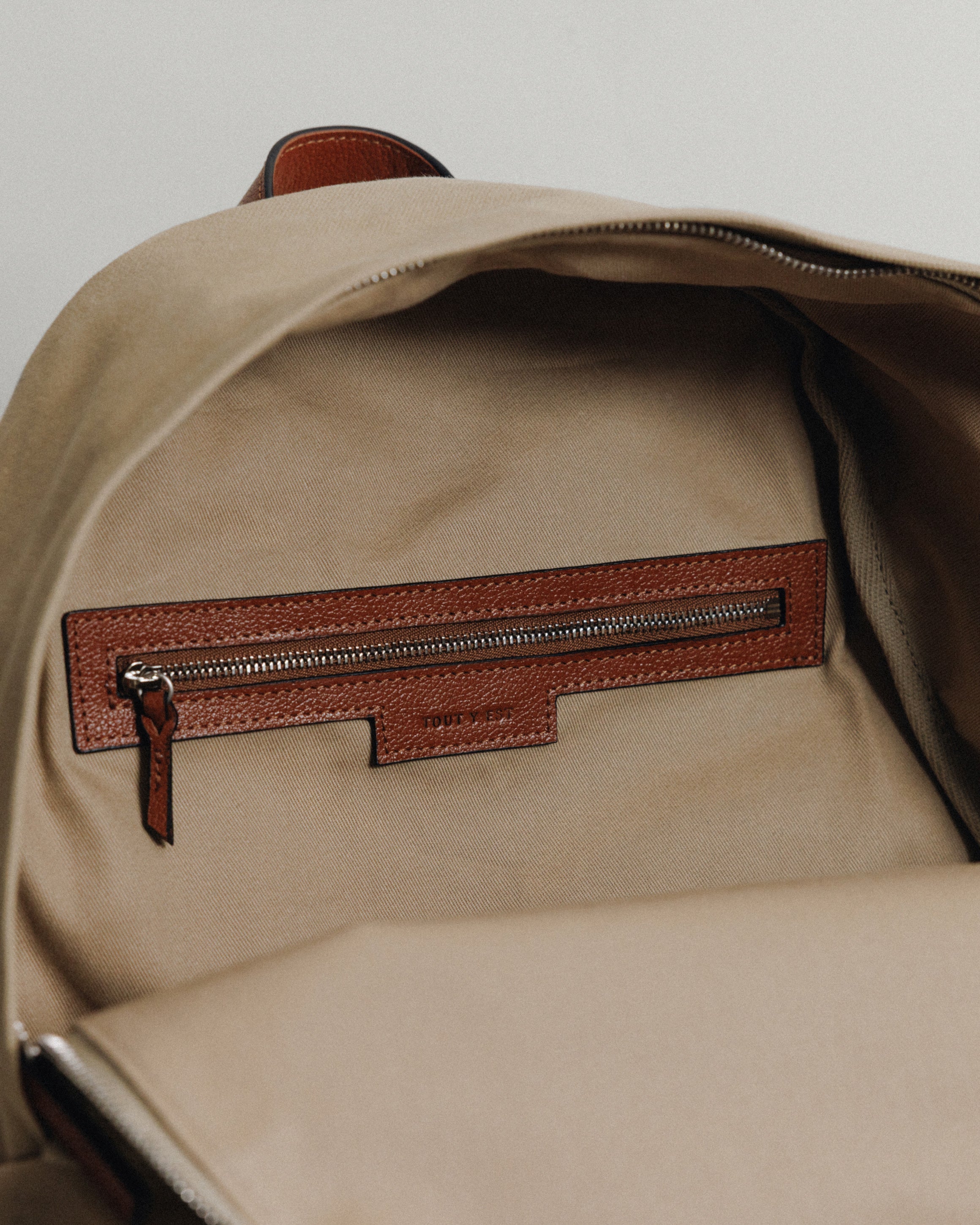 SAC À DOS BOUT BEIGE – TOUT Y EST JP