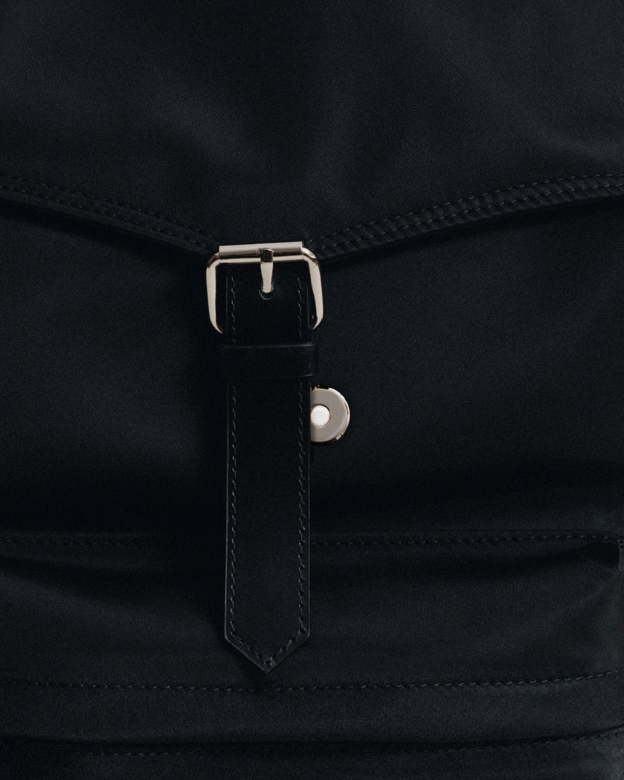 SAC À DOS VOLET BLACK – TOUT Y EST JP