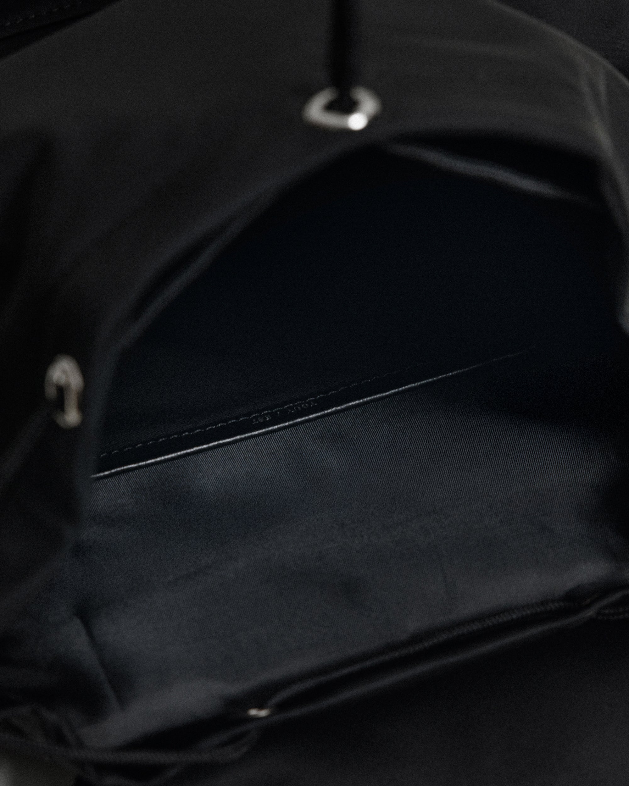SAC À DOS VOLET BLACK – TOUT Y EST JP