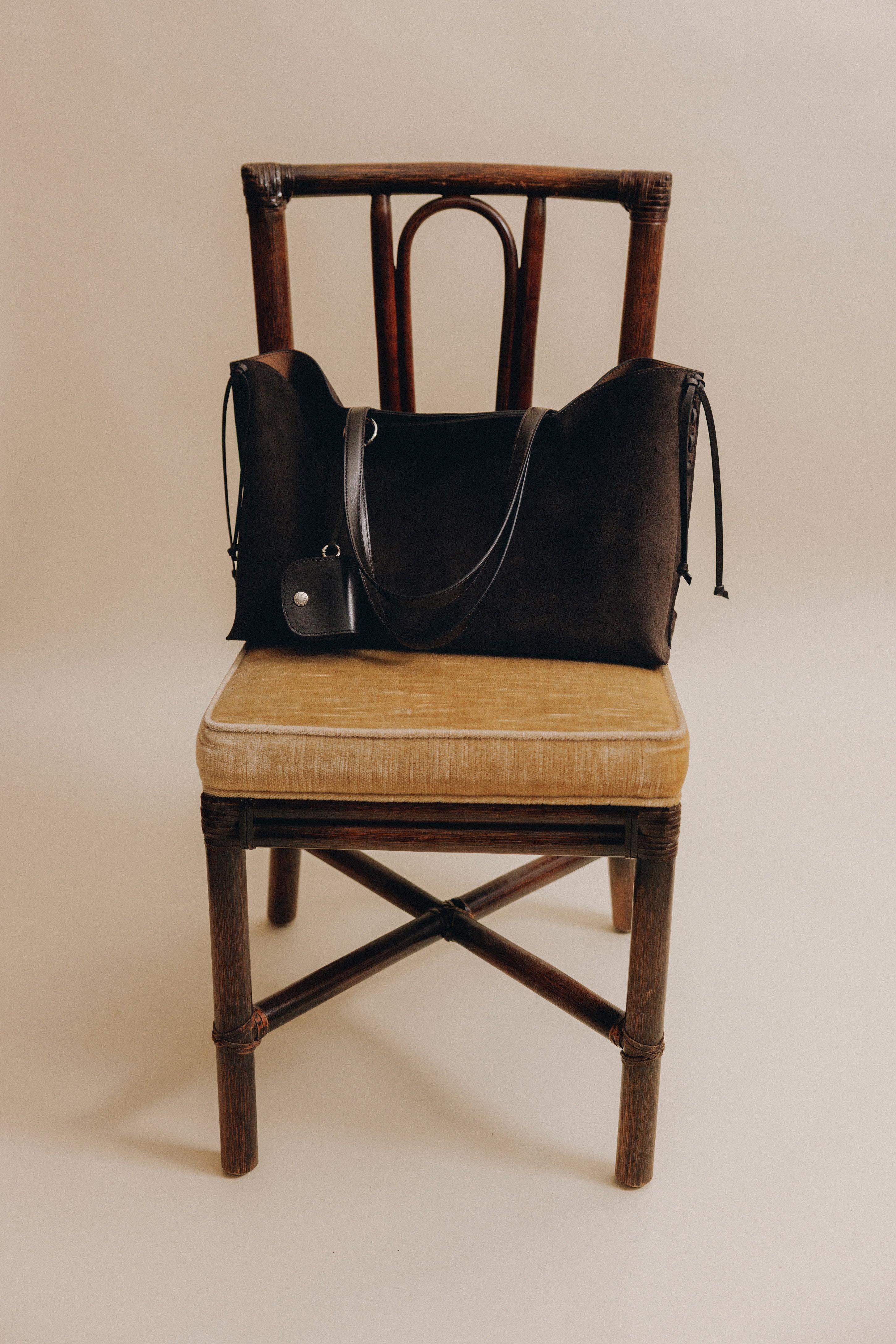 SAC TRESSÉ SUEDE BROWN – TOUT Y EST JP