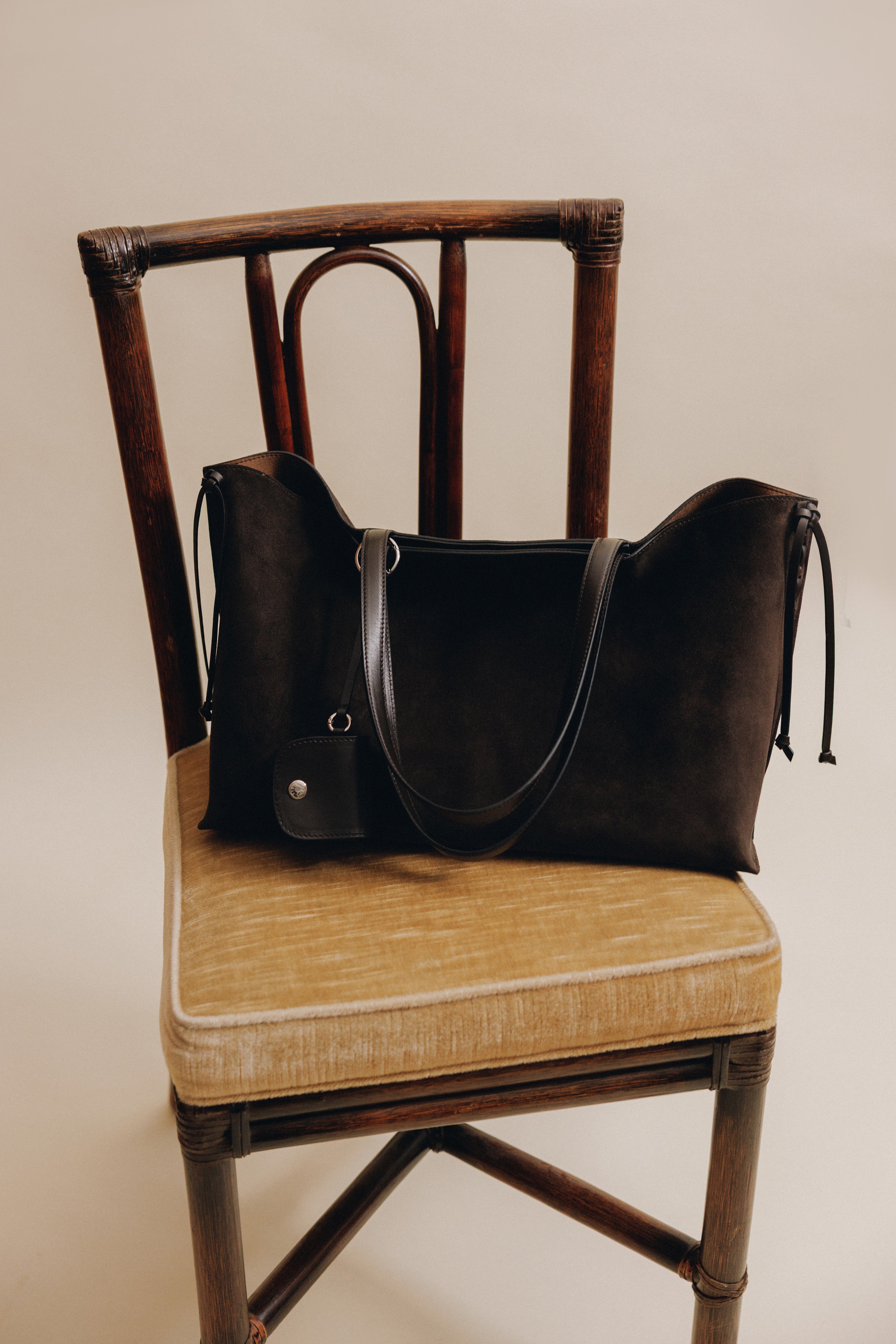SAC TRESSÉ SUEDE BROWN – TOUT Y EST JP