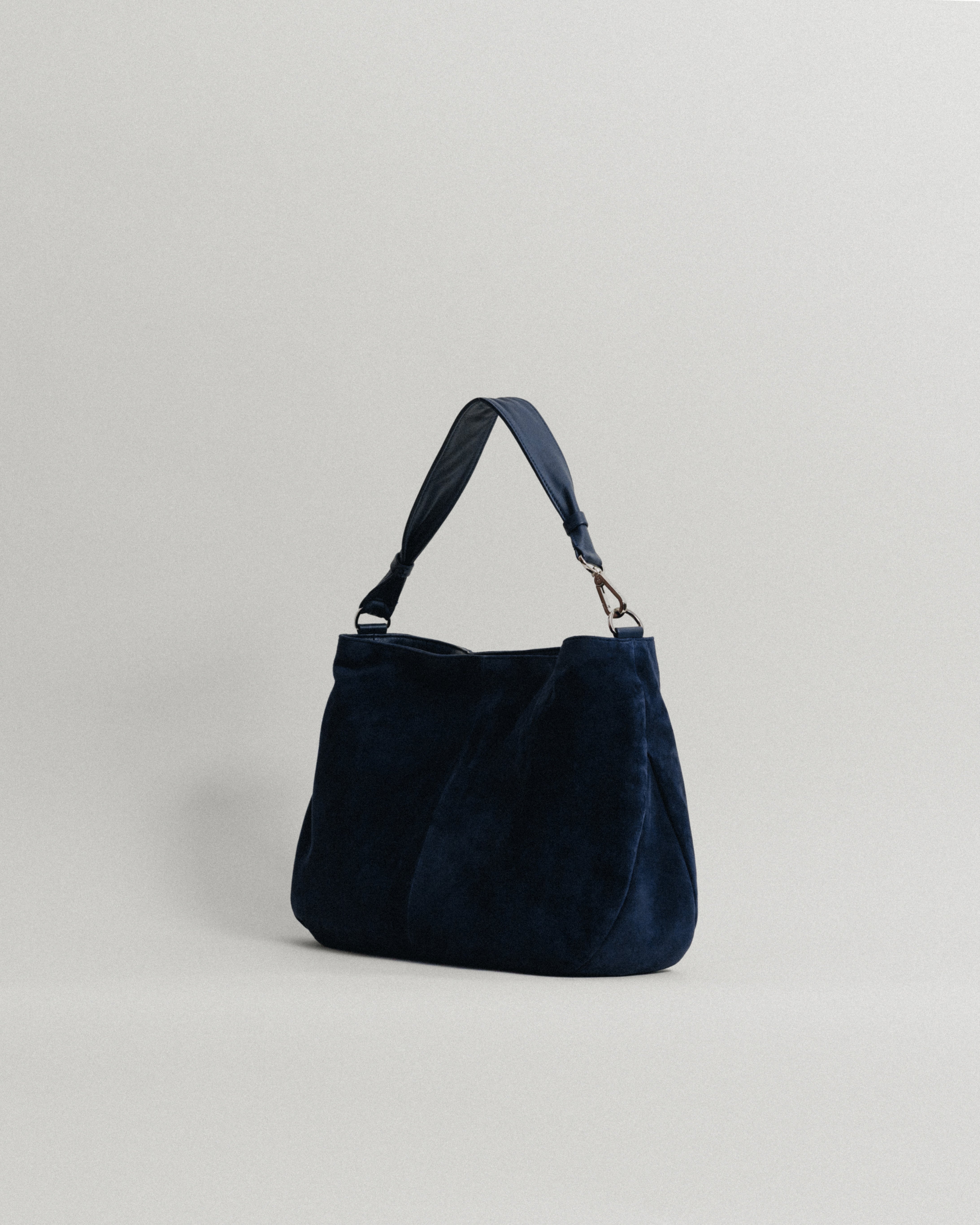 日本限定] SAC NACELLE SUEDE NAVY – TOUT Y EST JP