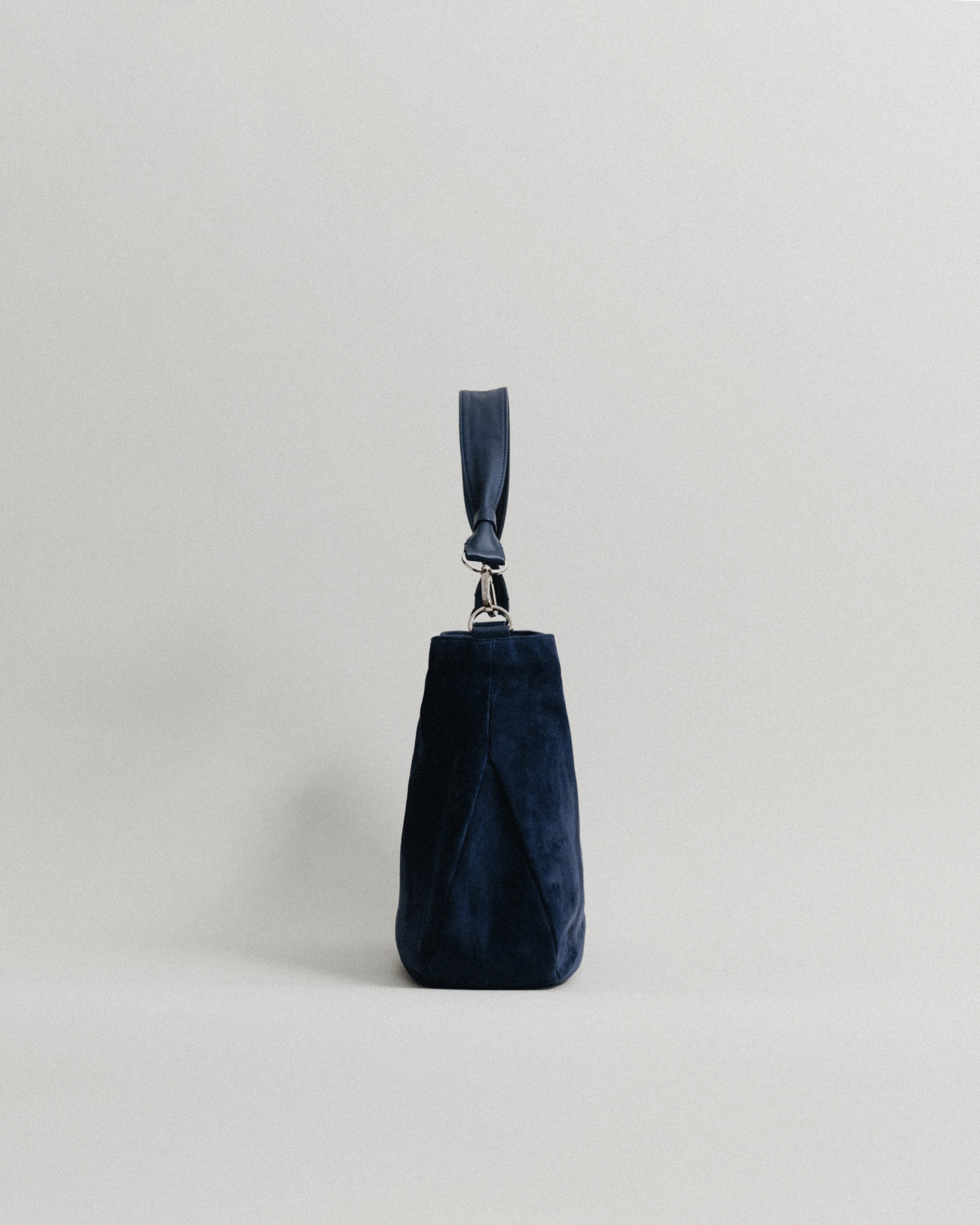 日本限定] SAC NACELLE SUEDE NAVY – TOUT Y EST JP