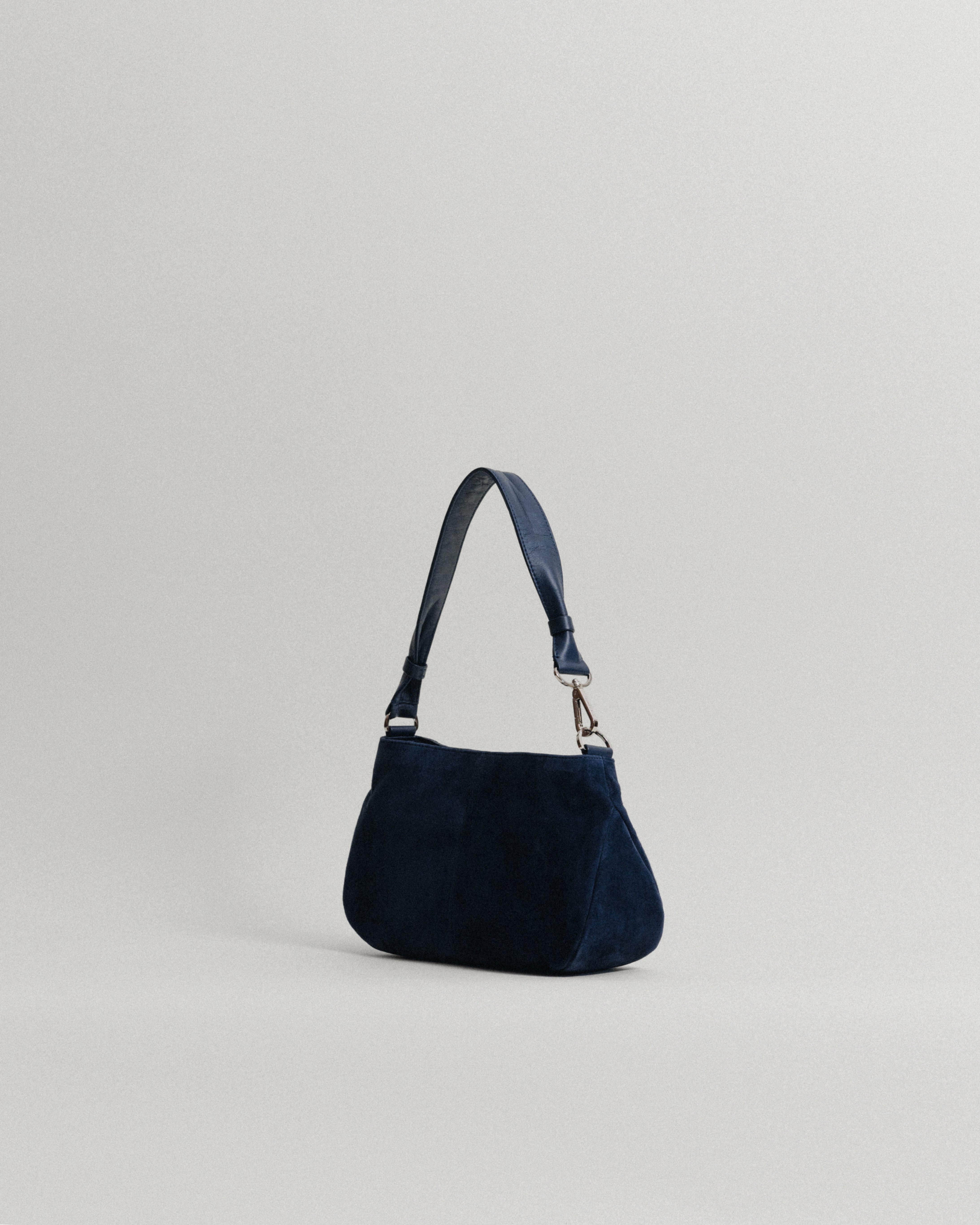 【美品】トゥティエTOUT Y EST ロケバッグ スエードネイビー 日本限定 日本限定] SAC LOQUET SUEDE NAVY – TOUT Y EST JP