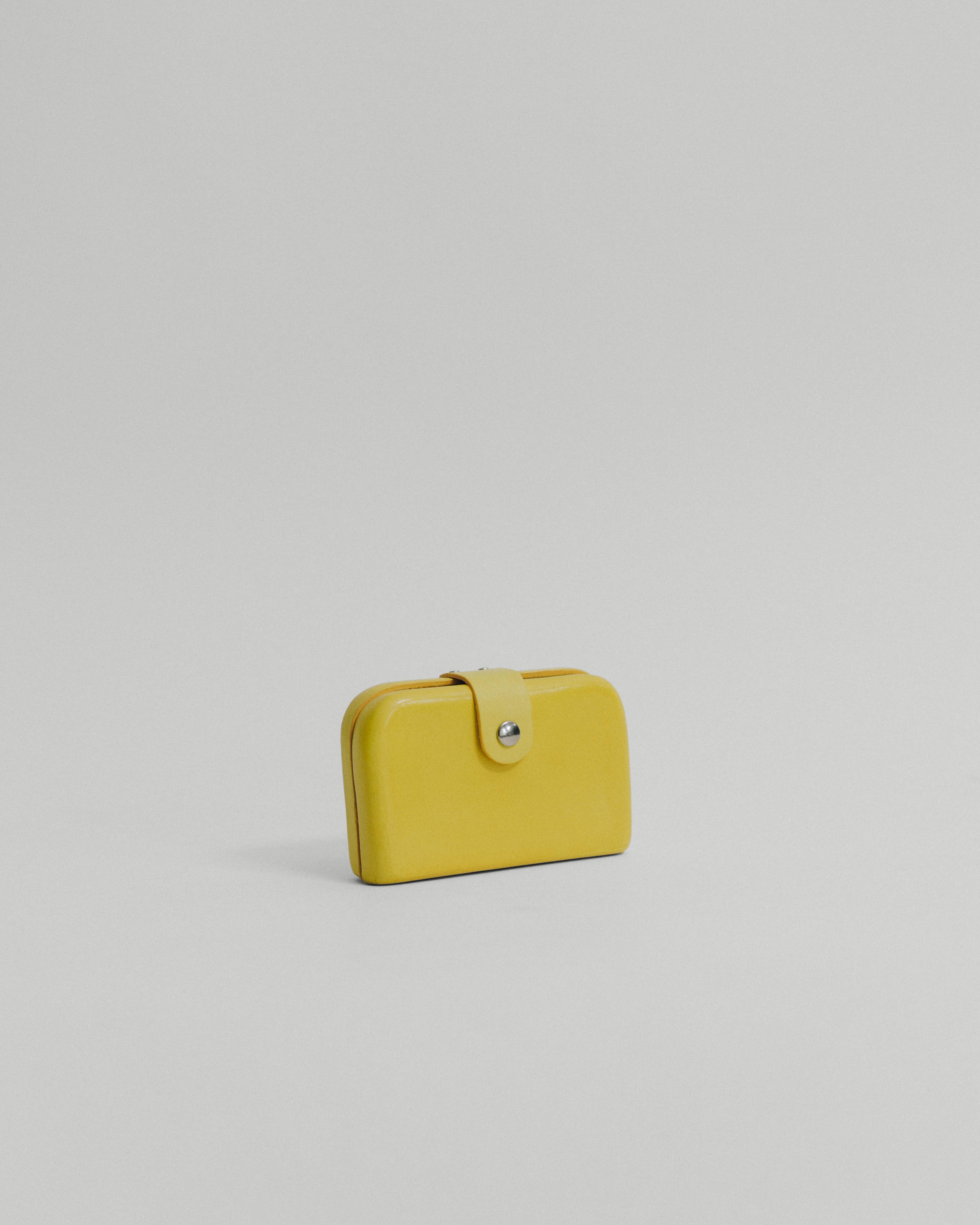 箱・保存袋有★TOUT Y EST★トゥティエ★フローレンス財布 PORTEFEUILLE FLORENCE YELLOW – TOUT Y EST JP