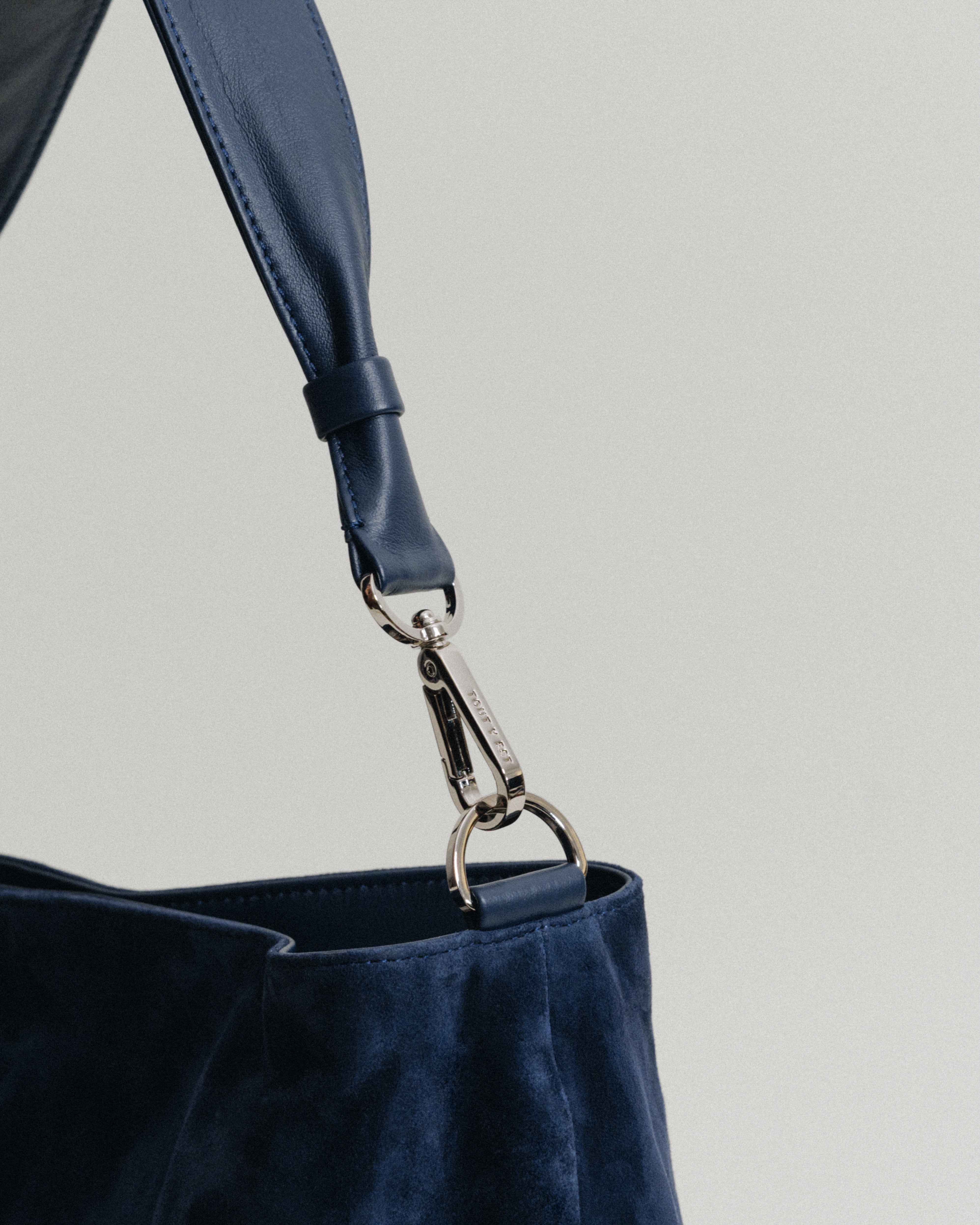 日本限定] SAC NACELLE SUEDE NAVY – TOUT Y EST JP