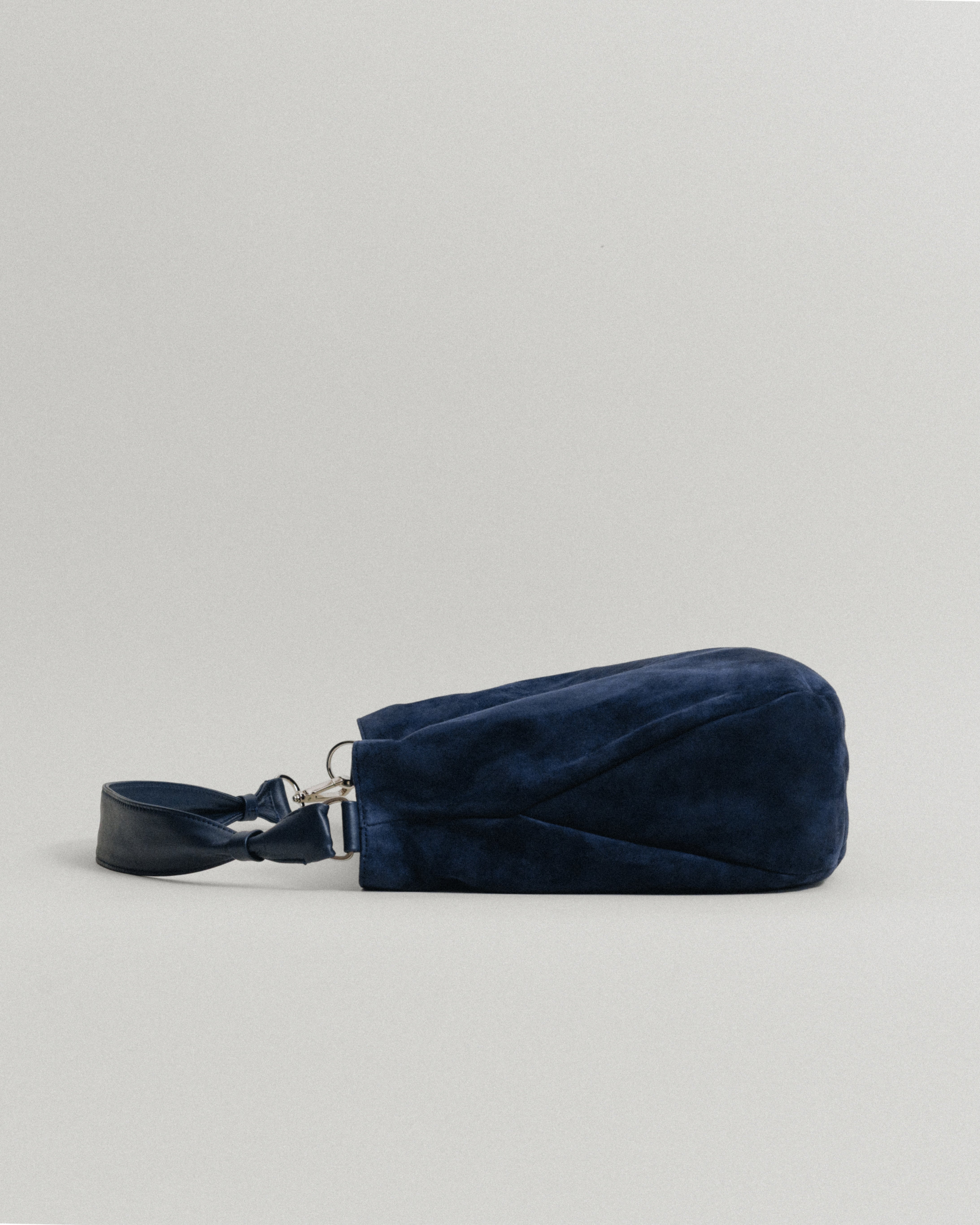 日本限定] SAC NACELLE SUEDE NAVY – TOUT Y EST JP