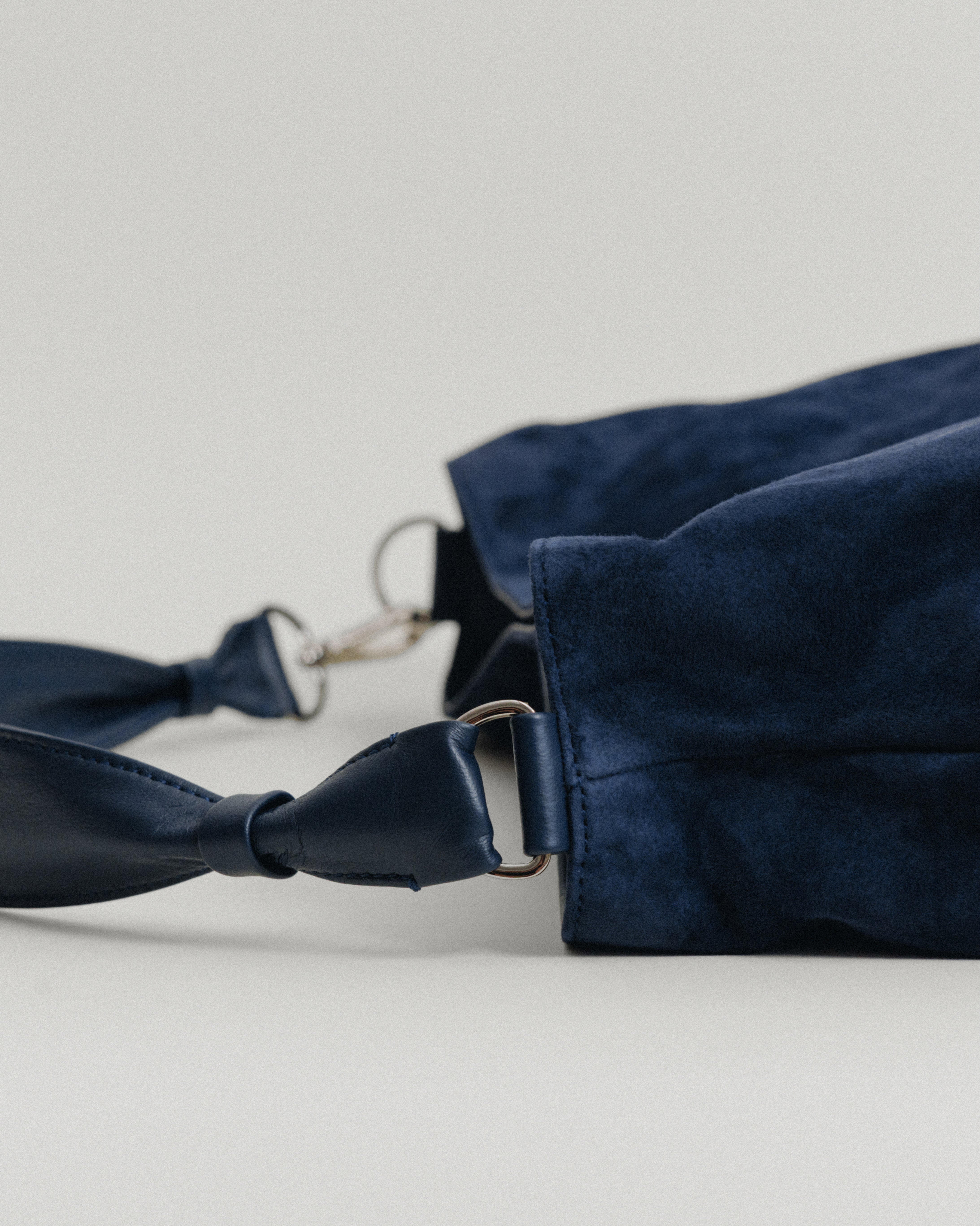 日本限定] SAC NACELLE SUEDE NAVY – TOUT Y EST JP