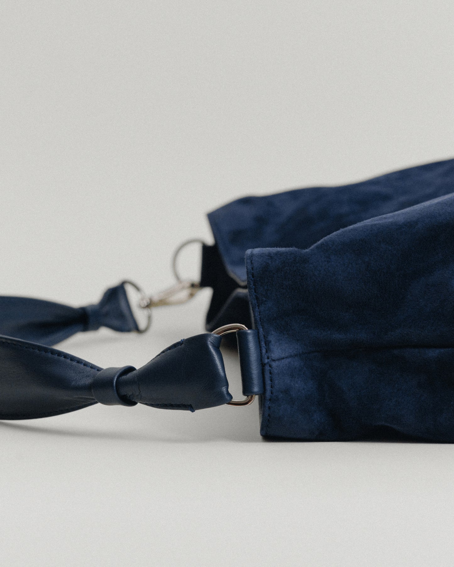 [日本限定] SAC NACELLE SUEDE NAVY