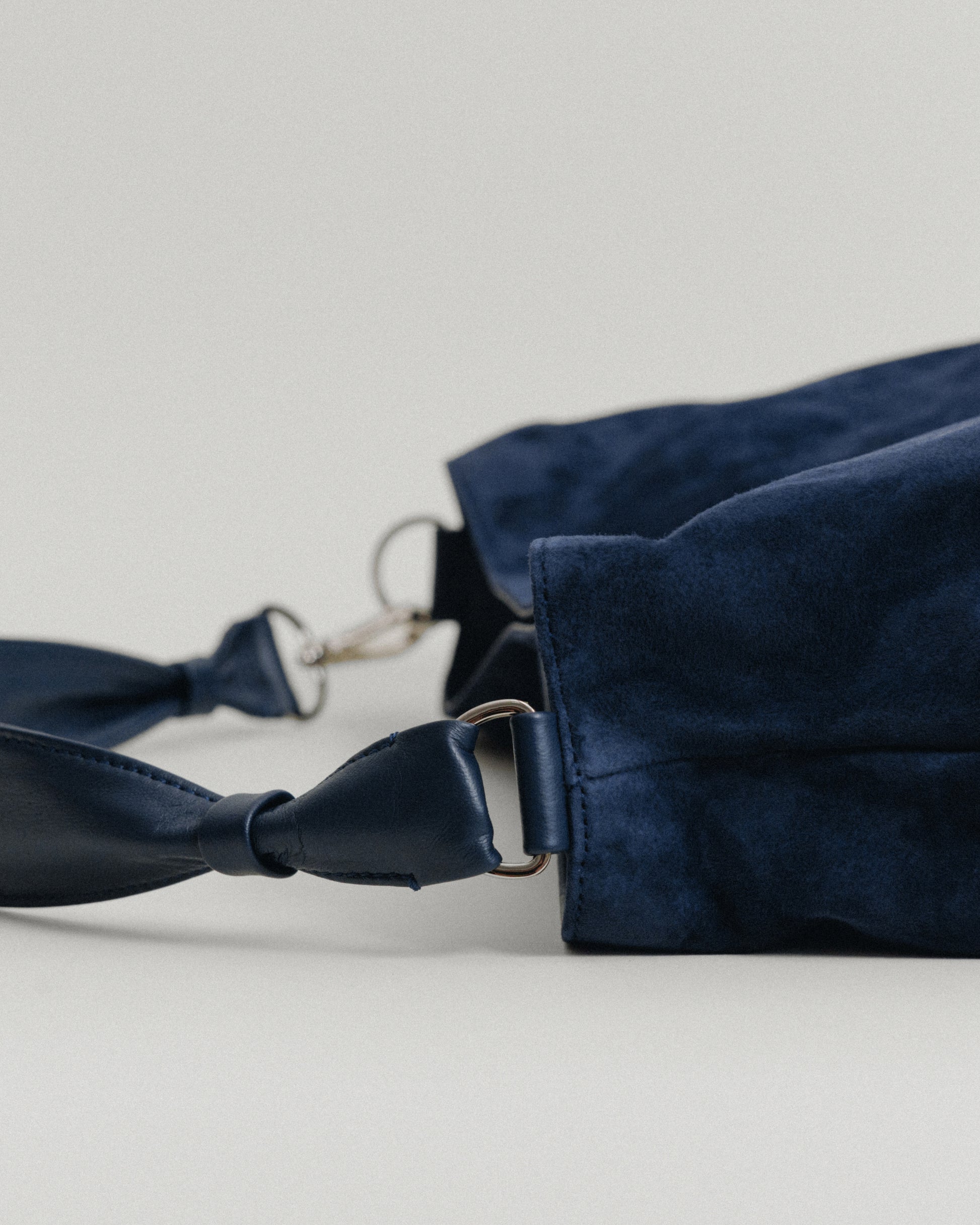 [日本限定] SAC NACELLE SUEDE NAVY