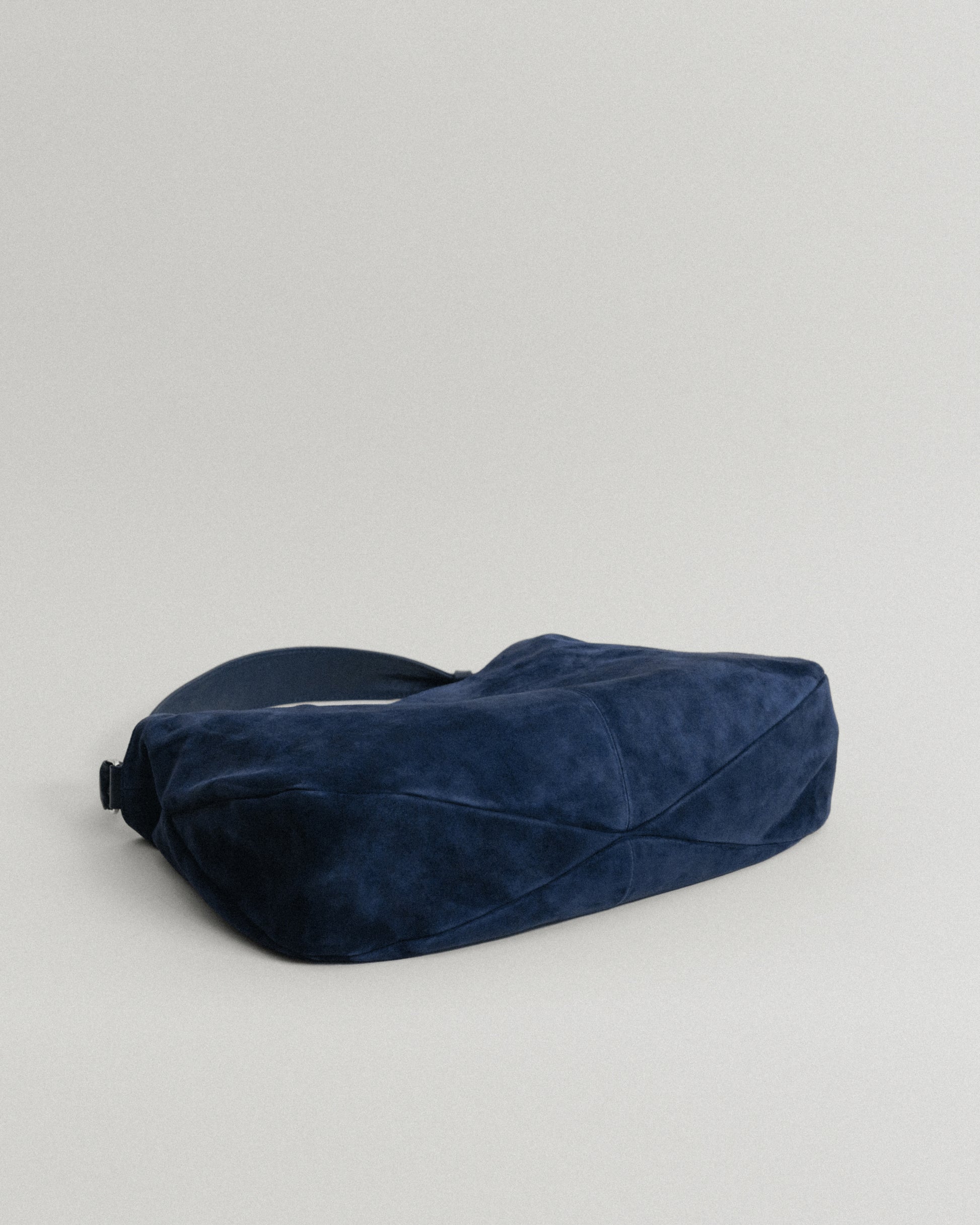 [日本限定] SAC NACELLE SUEDE NAVY