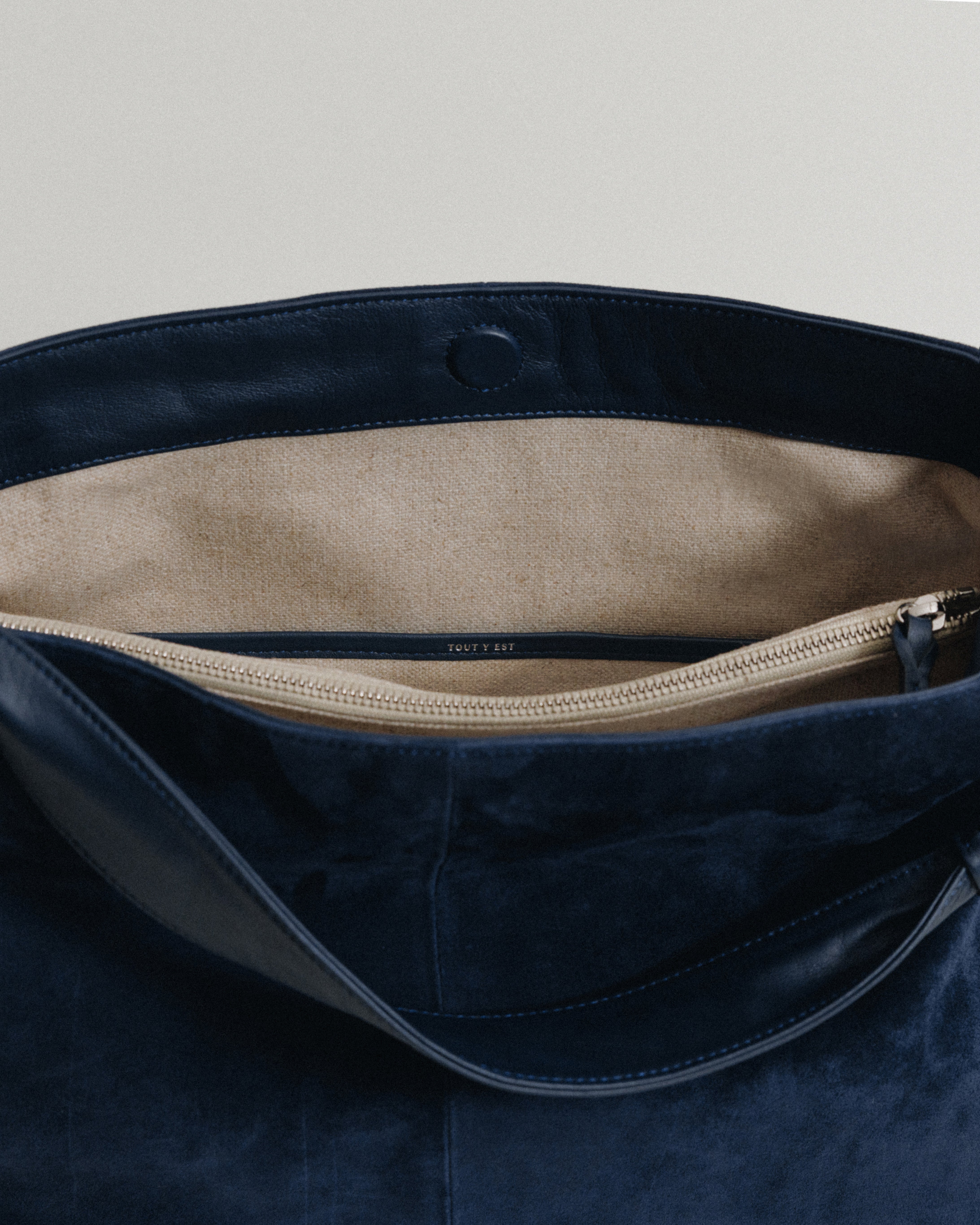 日本限定] SAC NACELLE SUEDE NAVY – TOUT Y EST JP