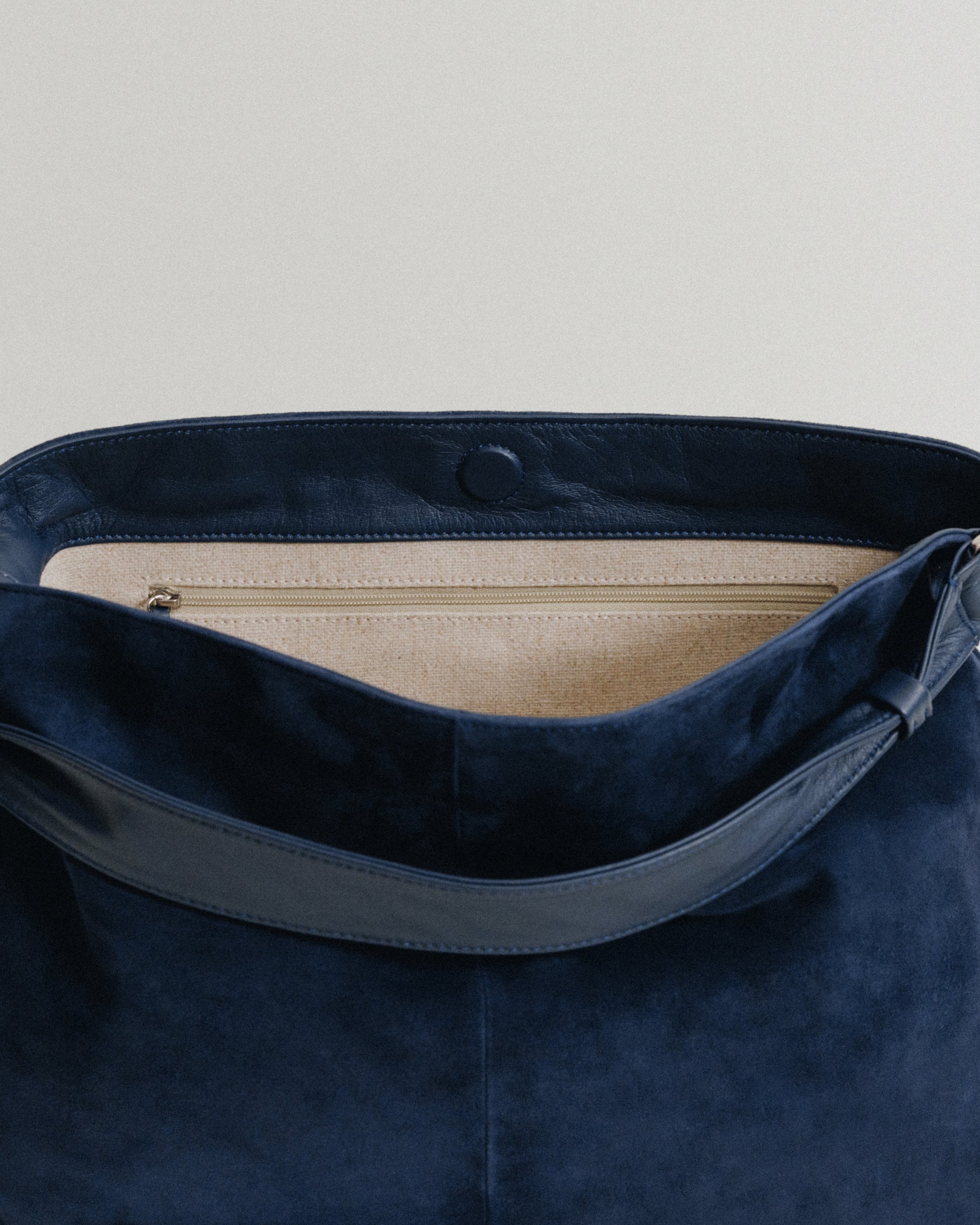 [日本限定] SAC NACELLE SUEDE NAVY
