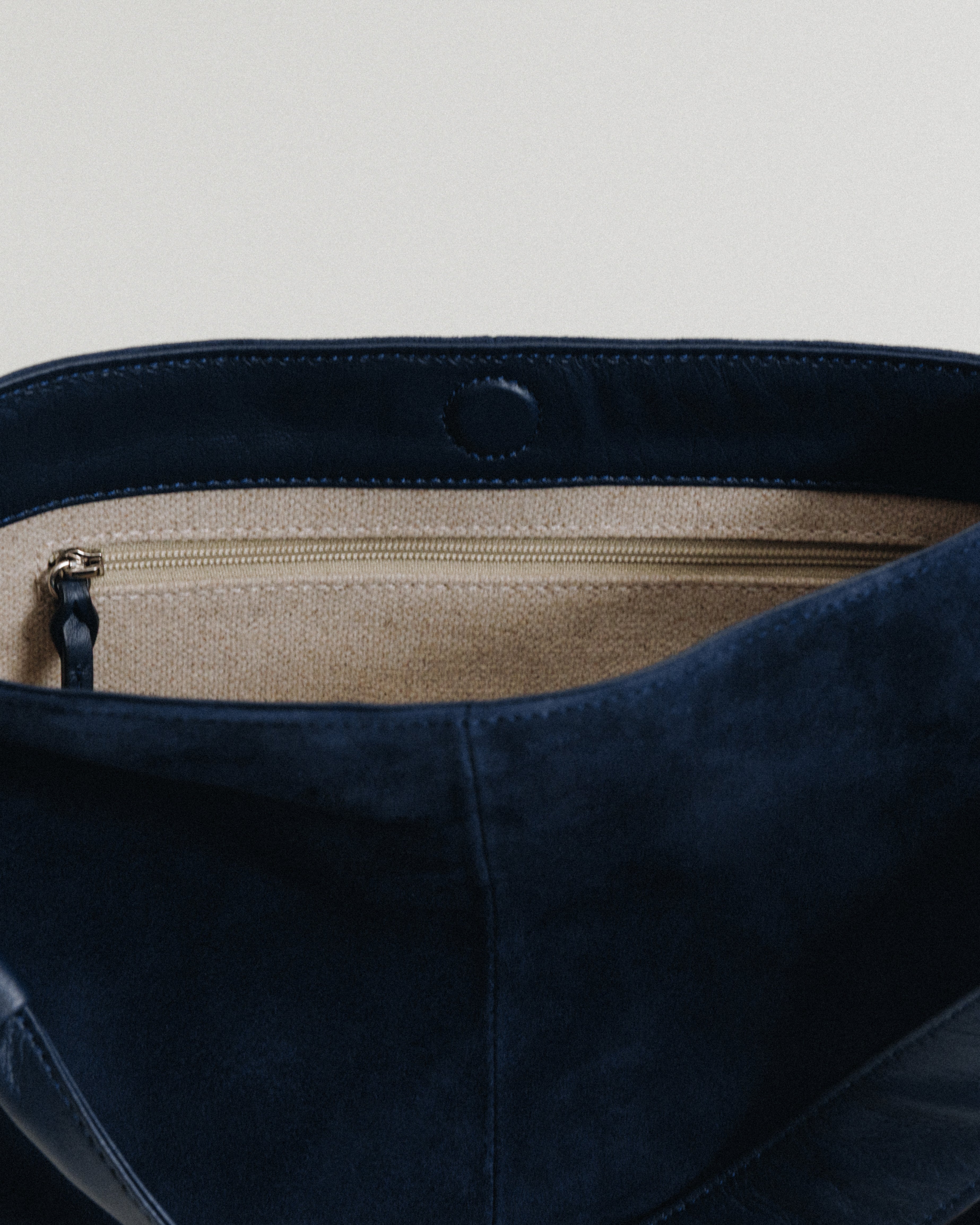 日本限定] SAC NACELLE MINI SUEDE NAVY – TOUT Y EST JP