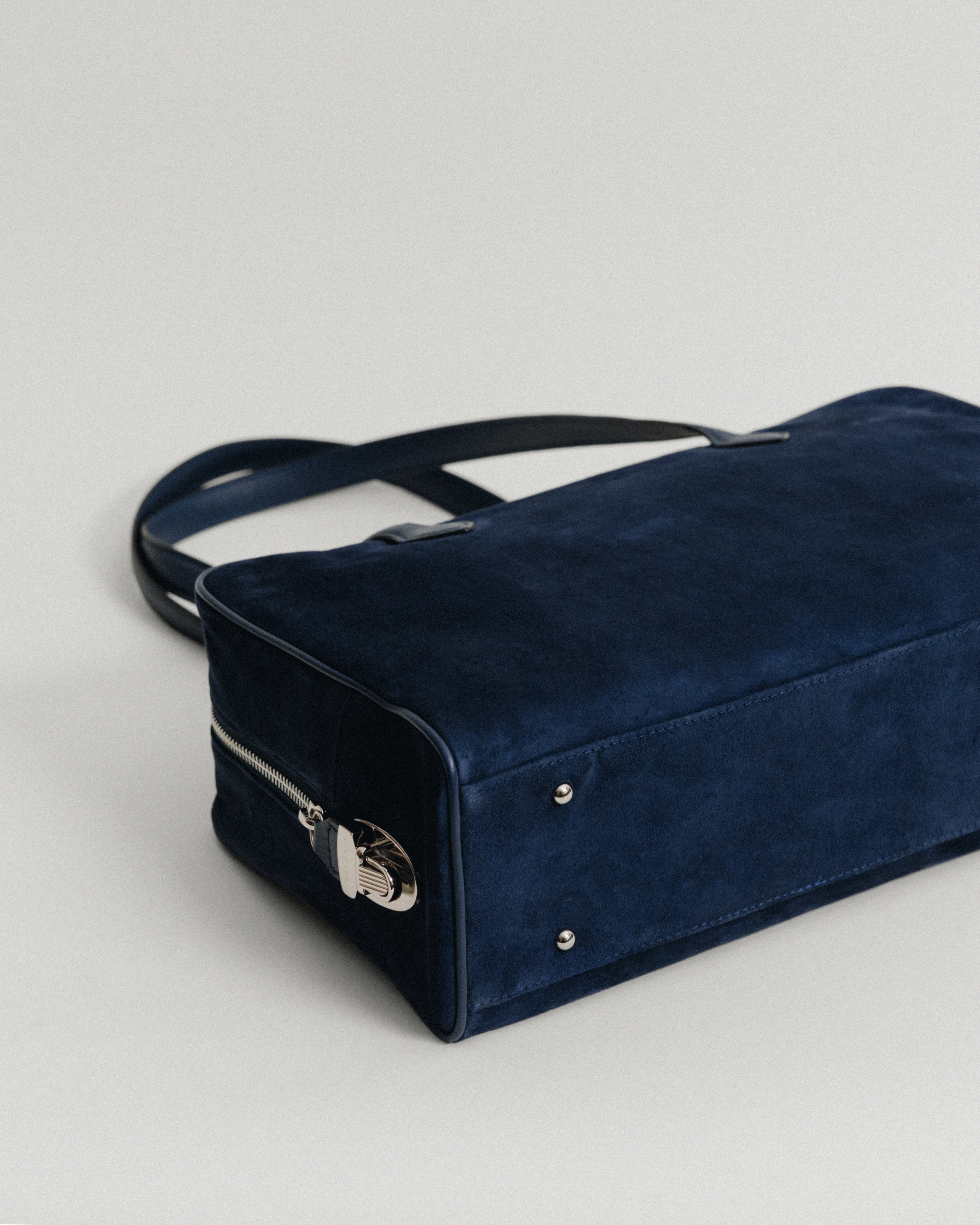 日本限定] SAC LOQUET SUEDE NAVY – TOUT Y EST JP