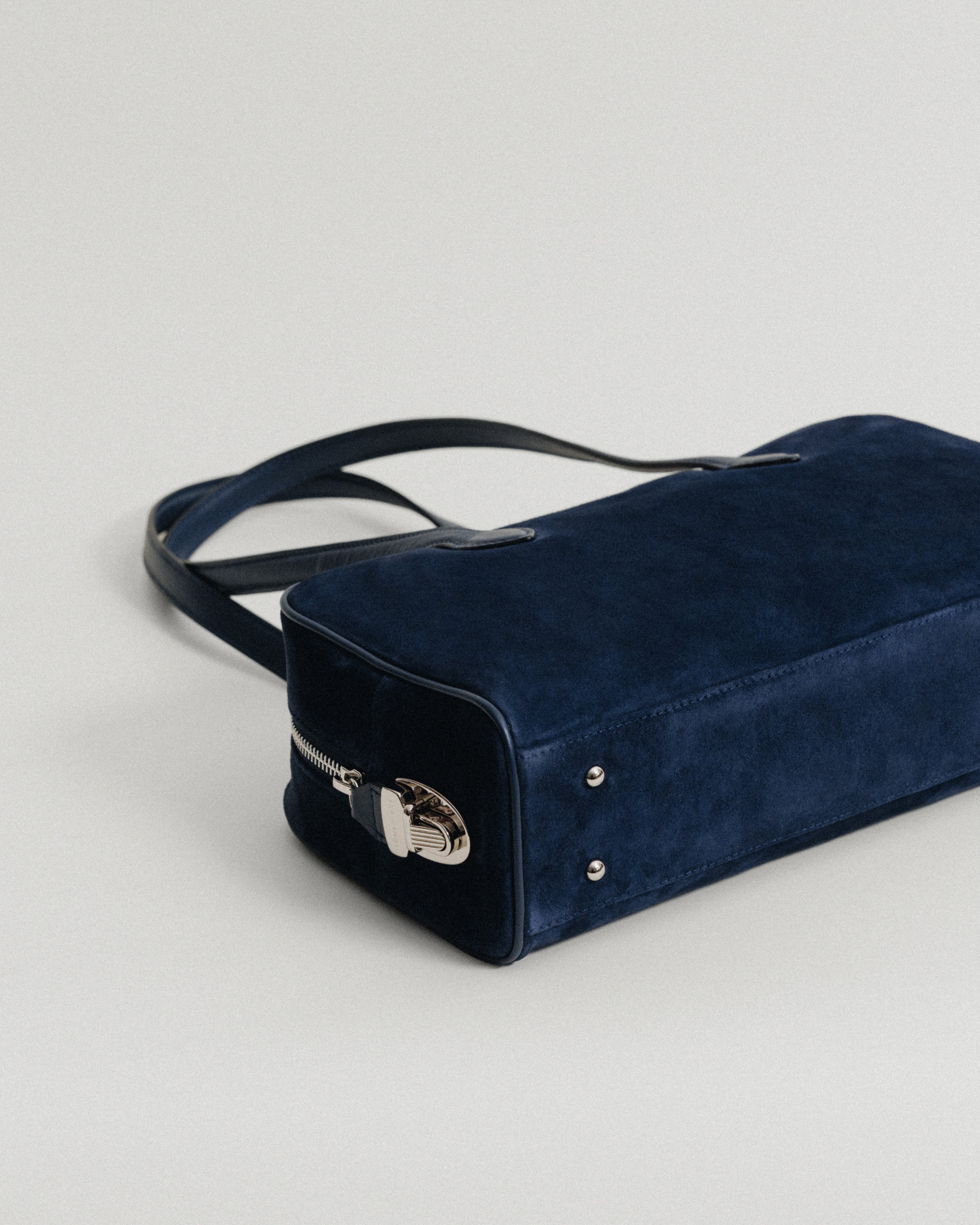 日本限定] SAC LOQUET SMALL SUEDE NAVY – TOUT Y EST JP