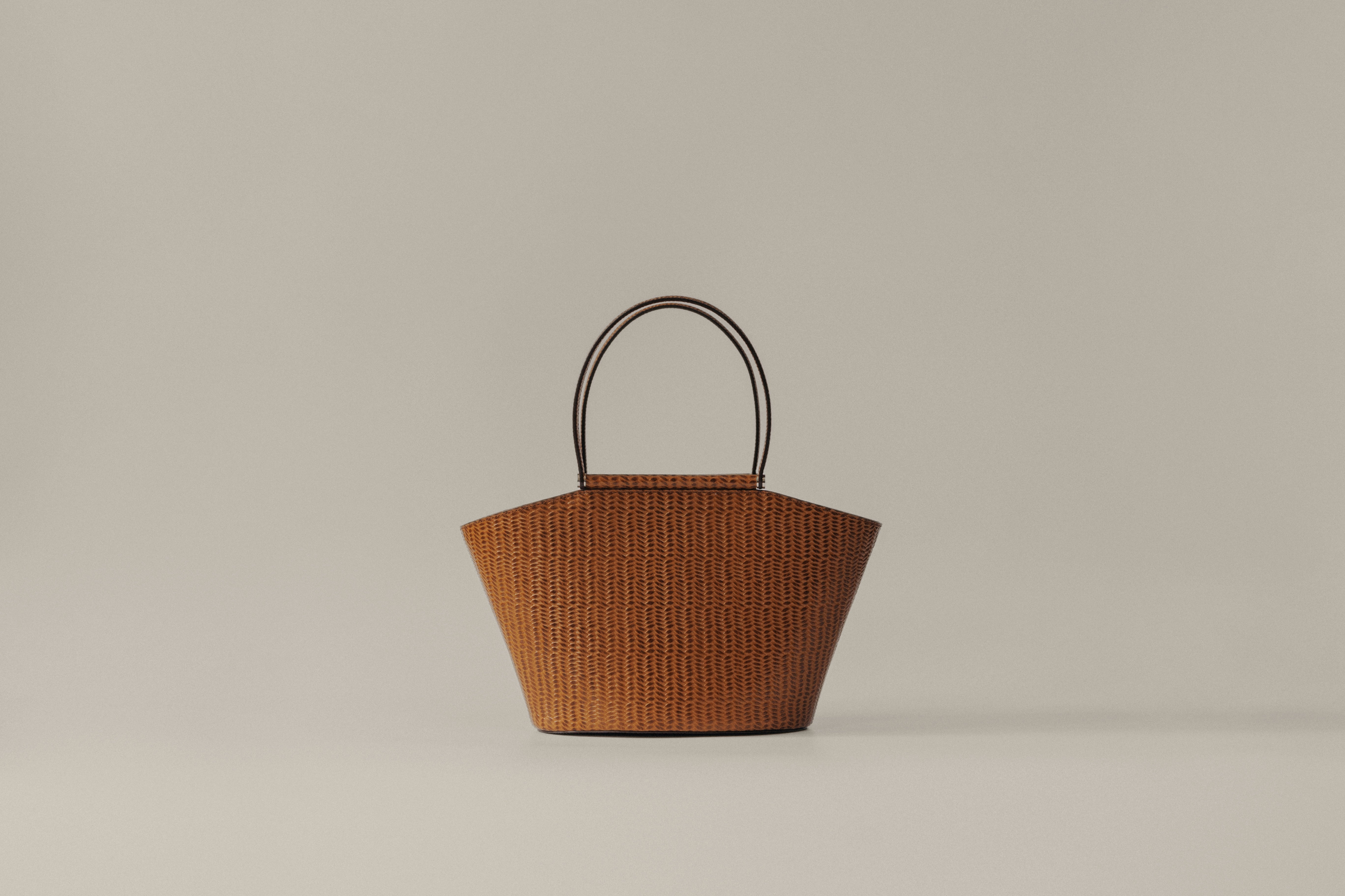 SAC ÉTIRÉ SMALL WEAVE BROWN – TOUT Y EST JP