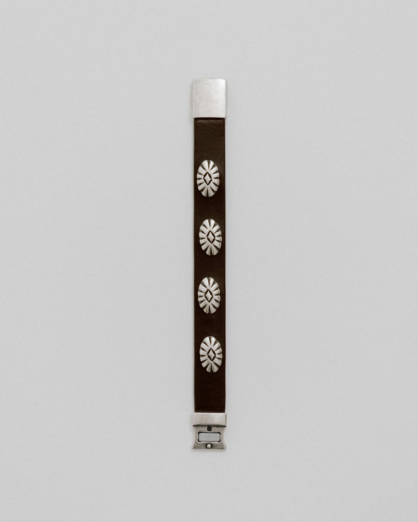 BRACELET CLOUTÉE BROWN