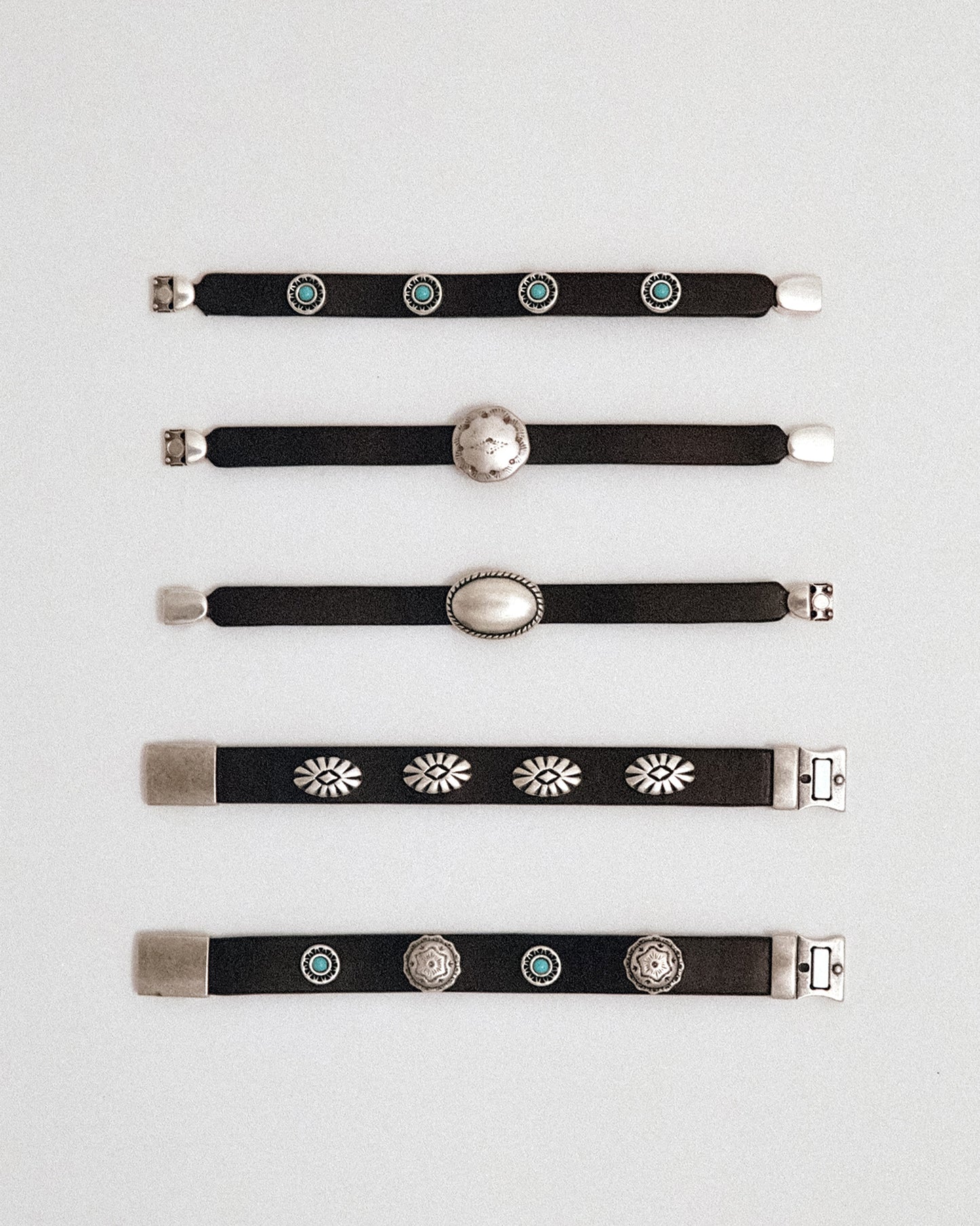 BRACELET CLOUTÉE BROWN