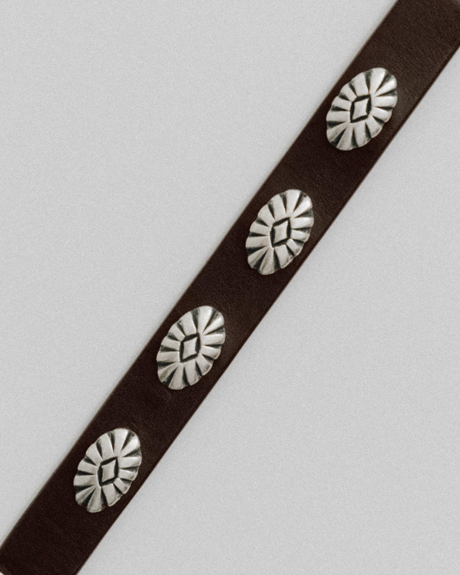 BRACELET CLOUTÉE BROWN