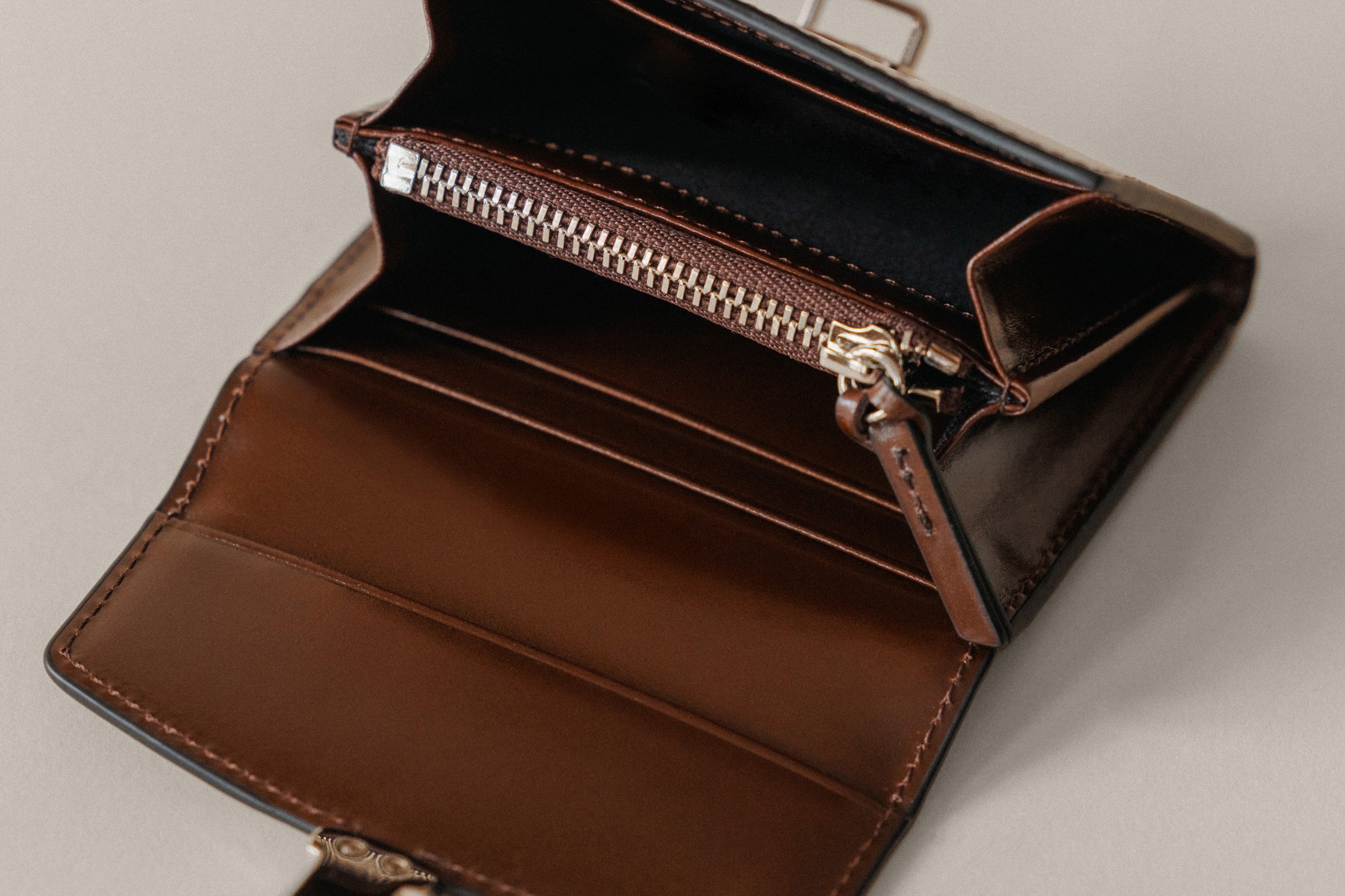PORTE CARTES LOQUET BROWN – TOUT Y EST JP