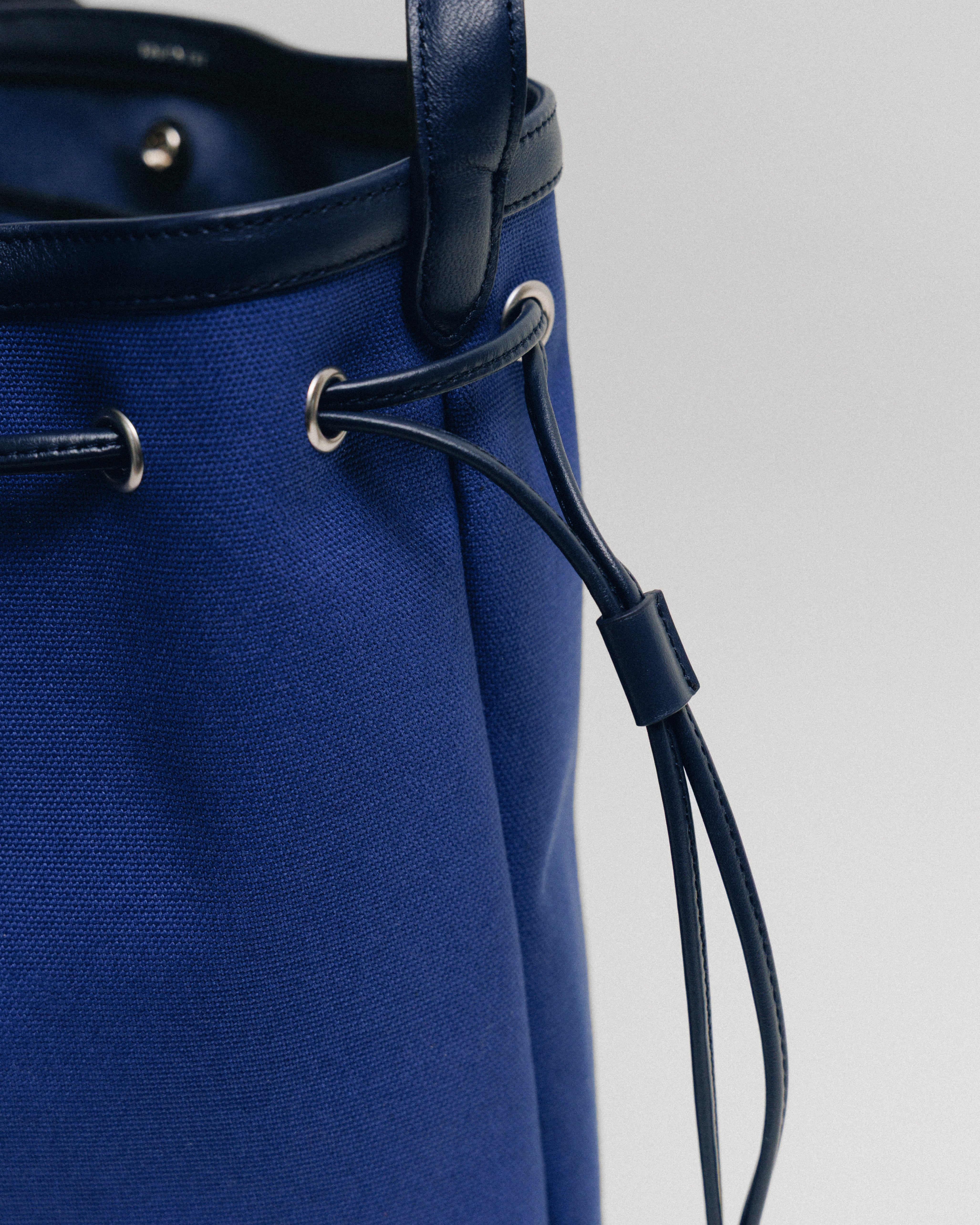 SAC COQUILLE BUCKET BLUE – TOUT Y EST JP
