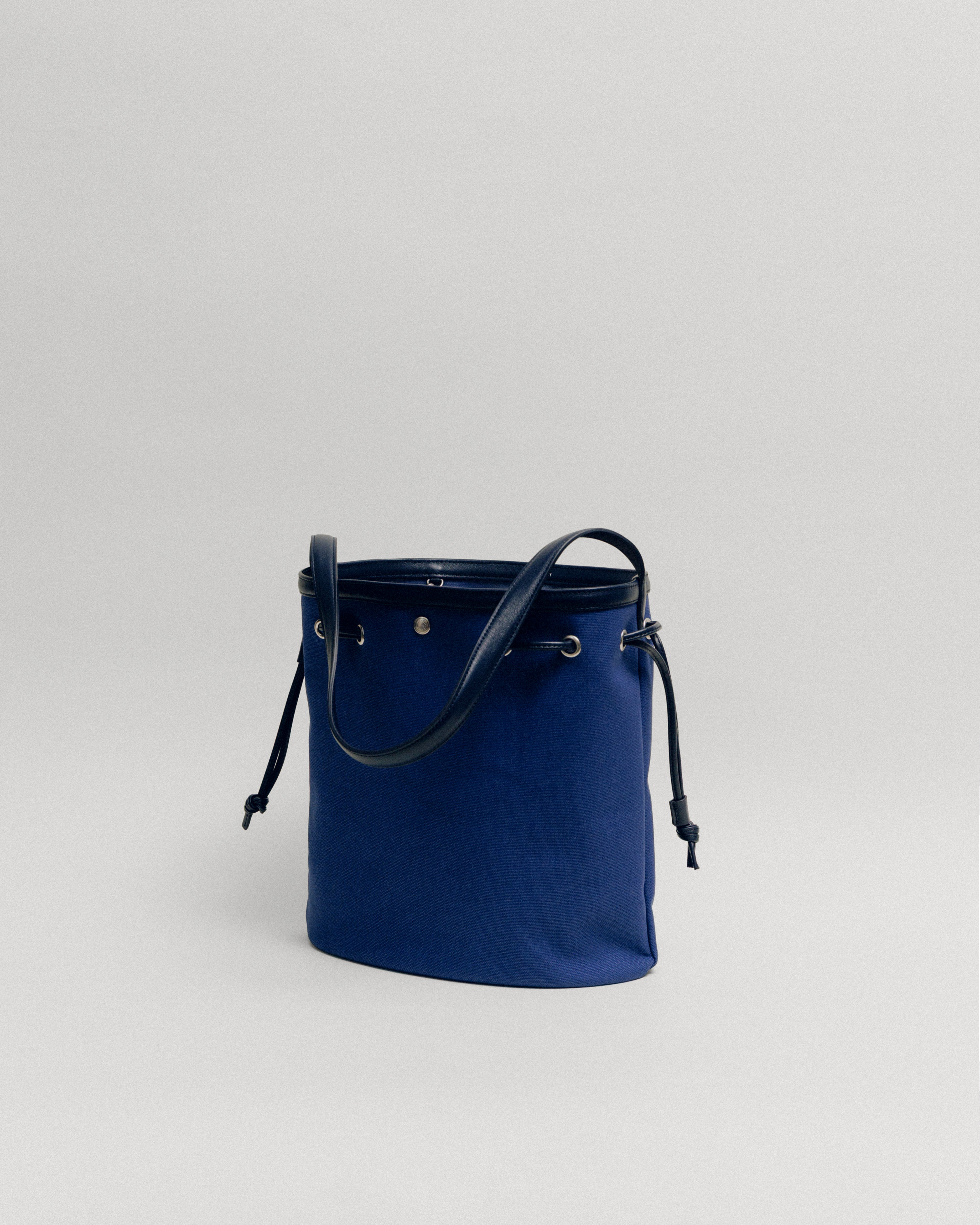 SAC COQUILLE BUCKET BLUE – TOUT Y EST JP