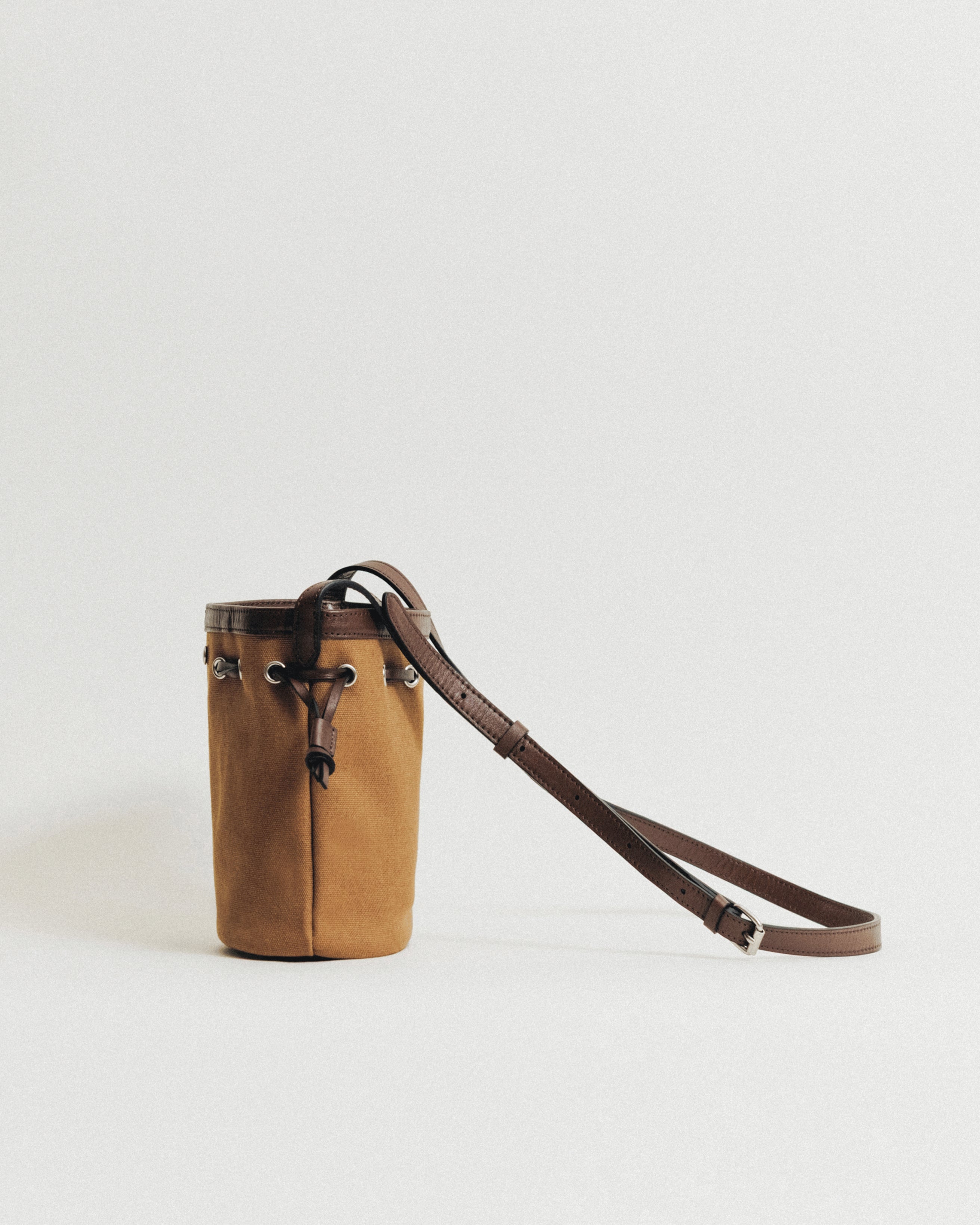 SAC COQUILLE BUCKET MINI TAN – TOUT Y EST JP